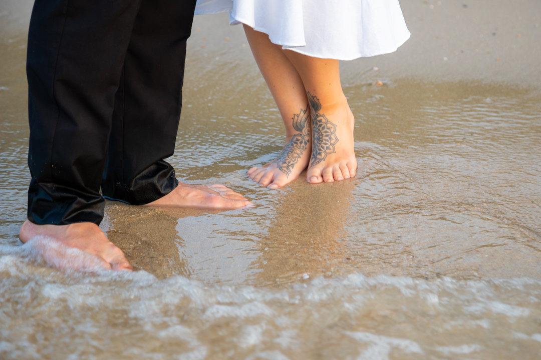 bride groom feet sea