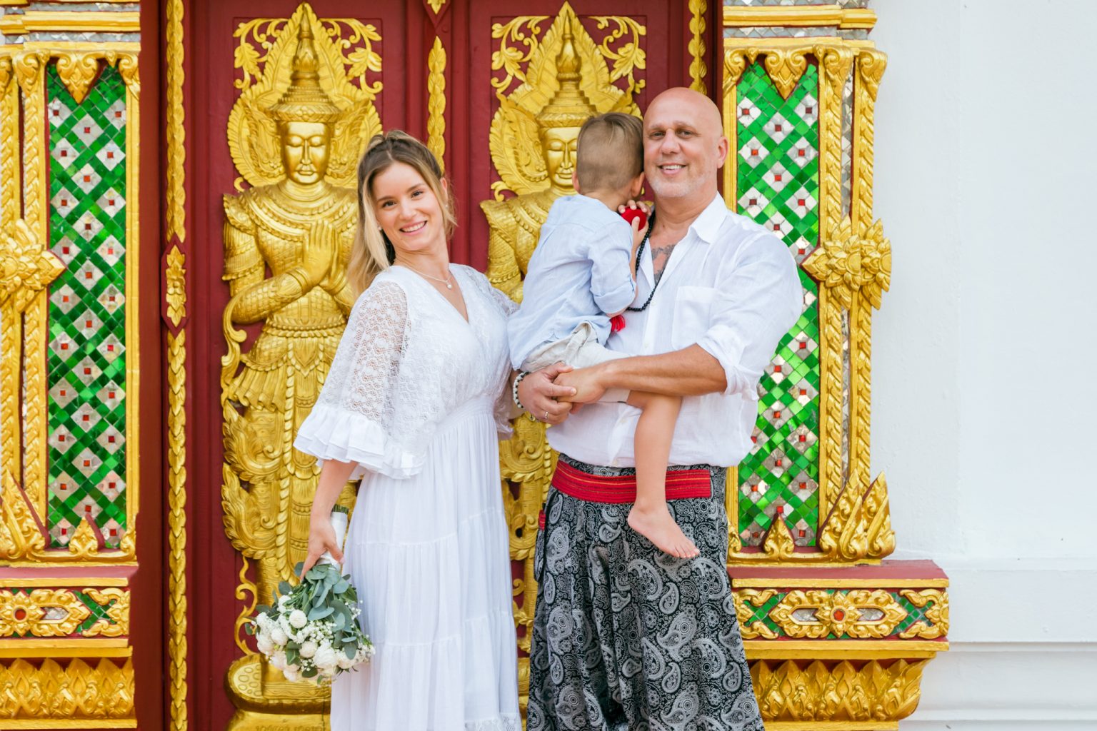 Thai temple wedding couple
