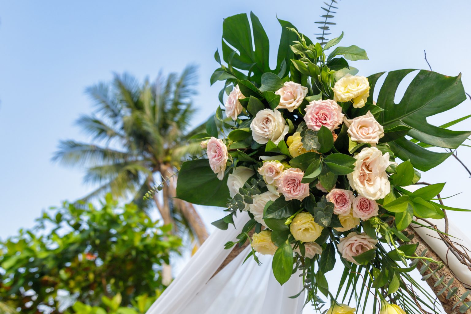 wedding flowers palm tree