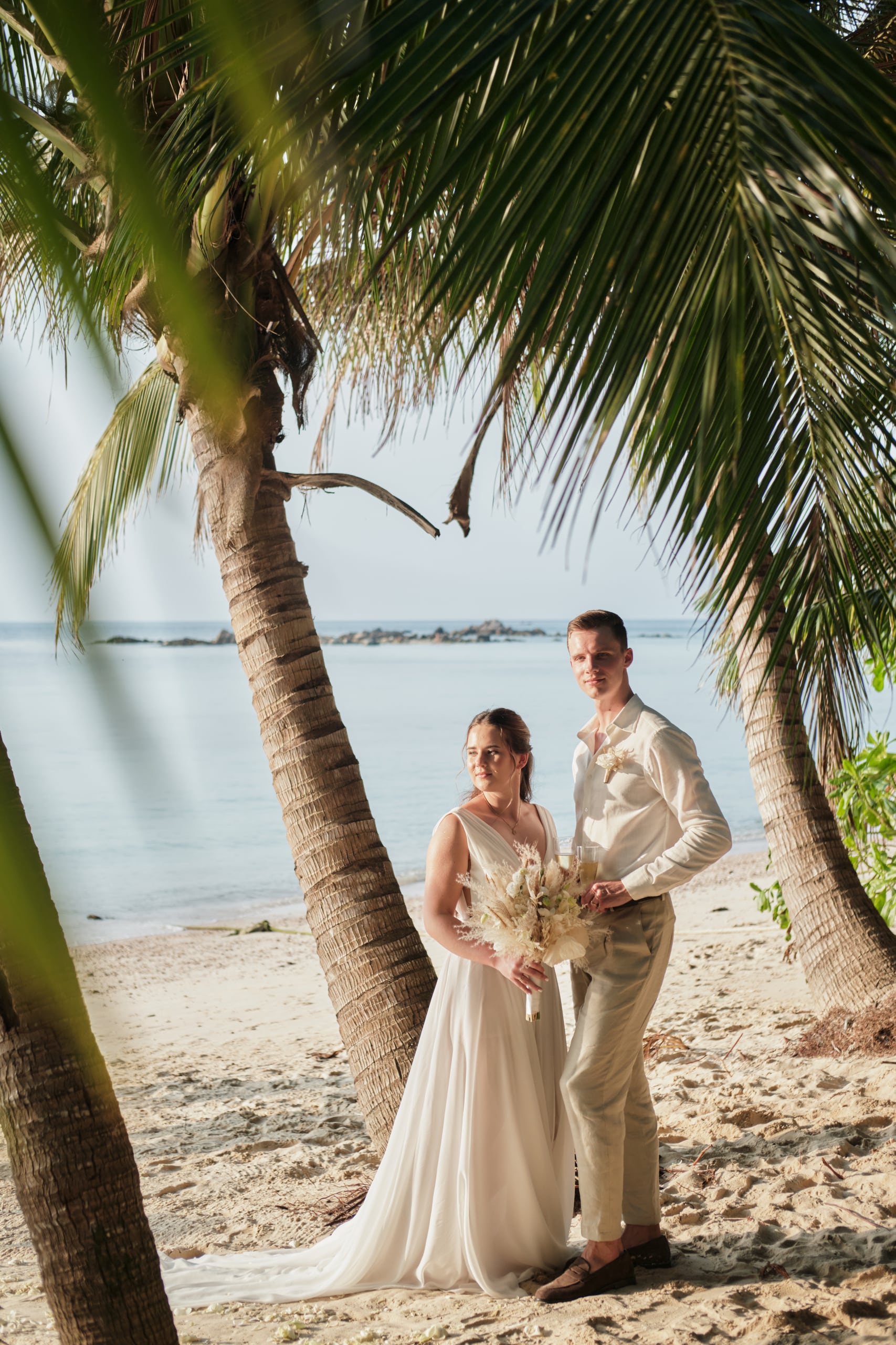 beach wedding couple shooting
