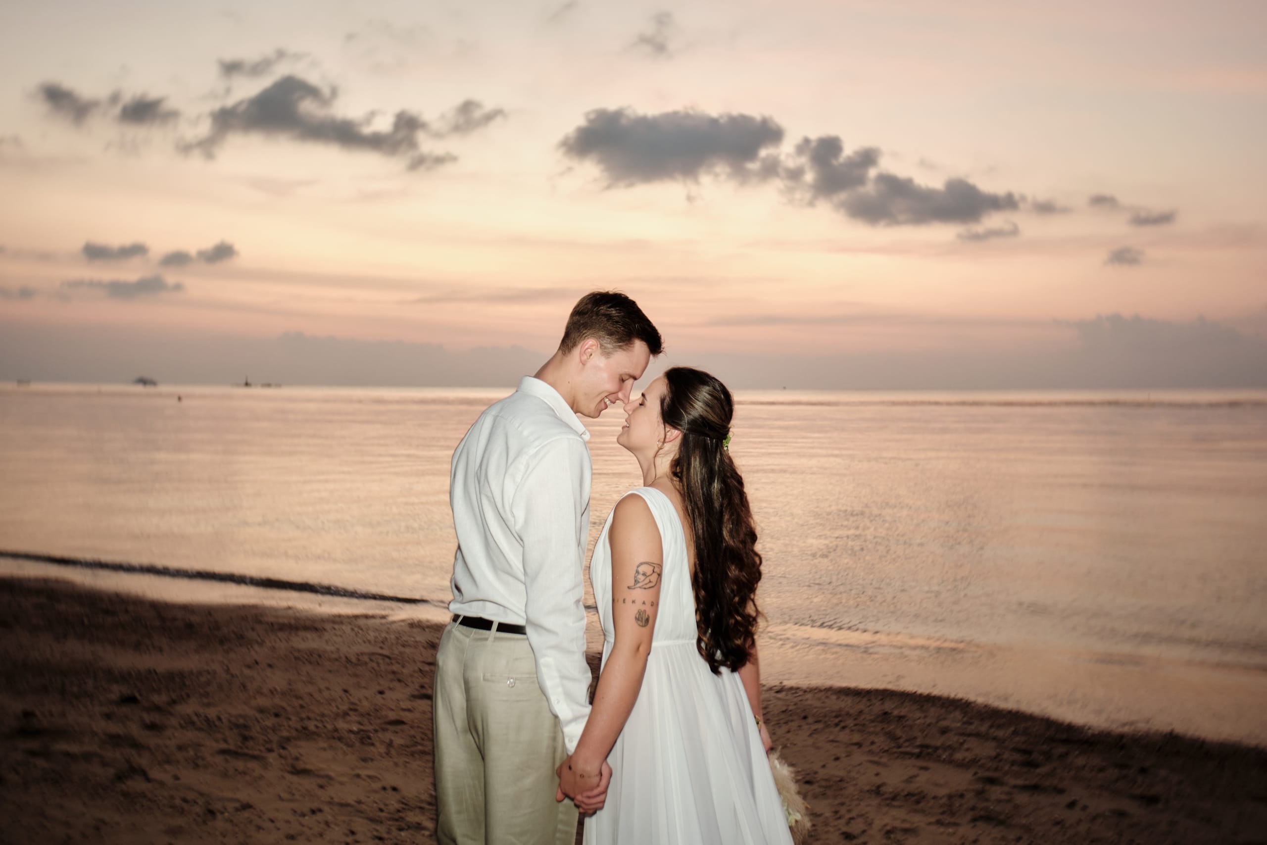 wedding couple sunset shooting