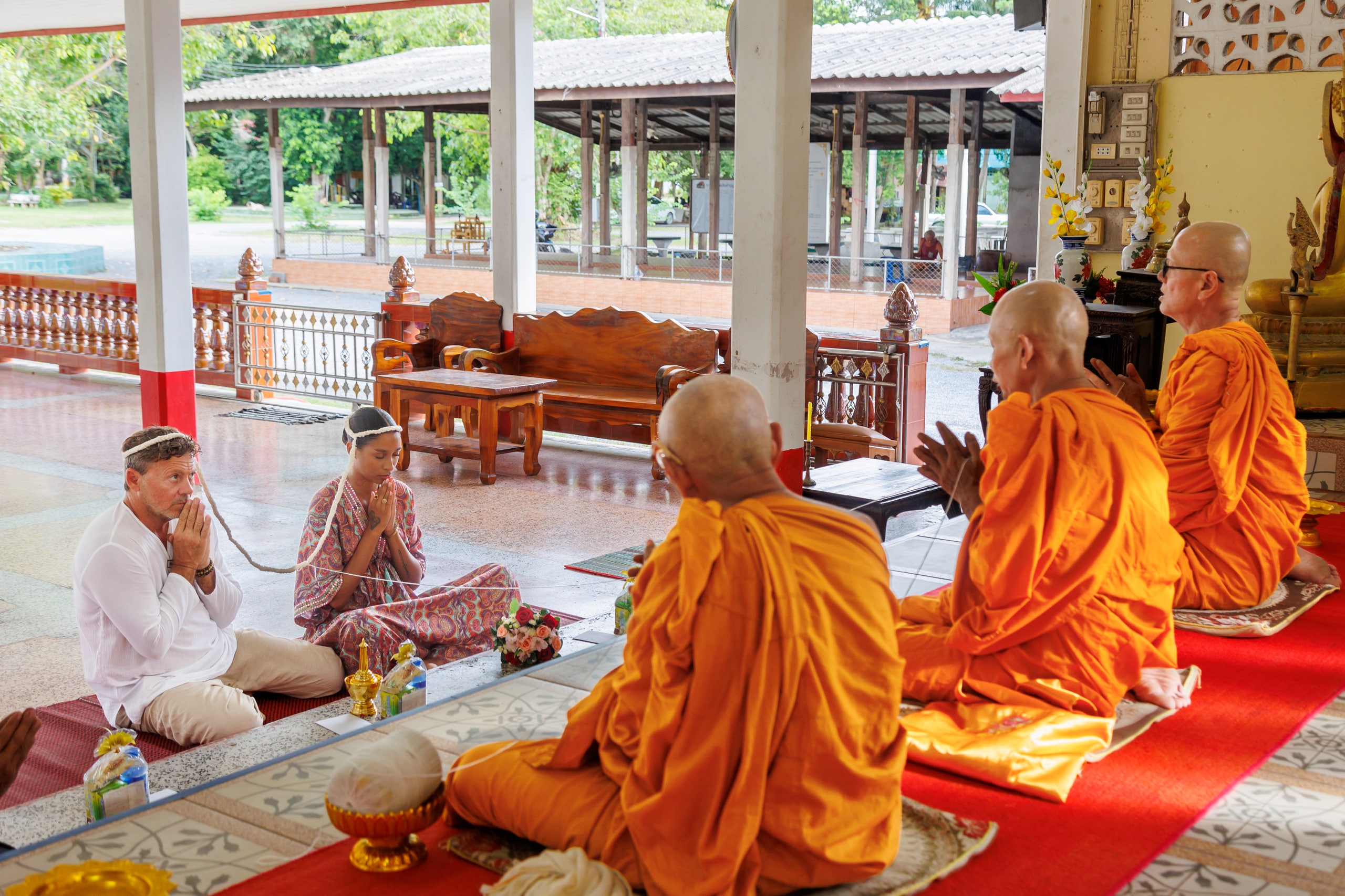 temple wedding Thailand ceremony