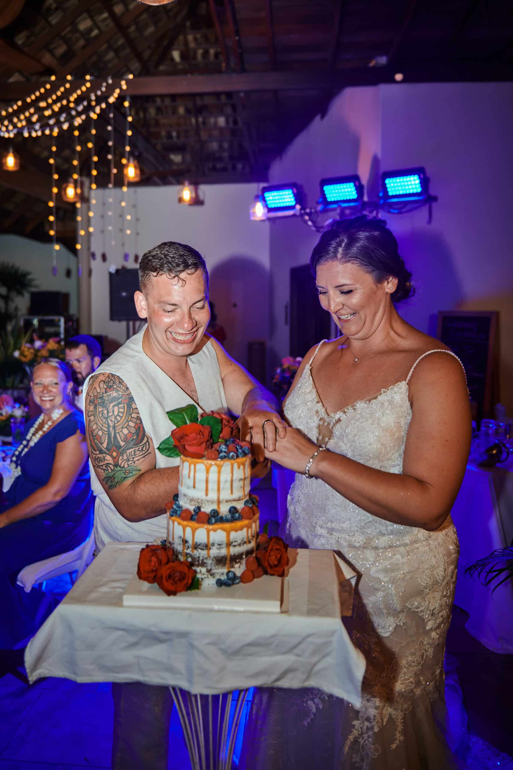 wedding cake couple