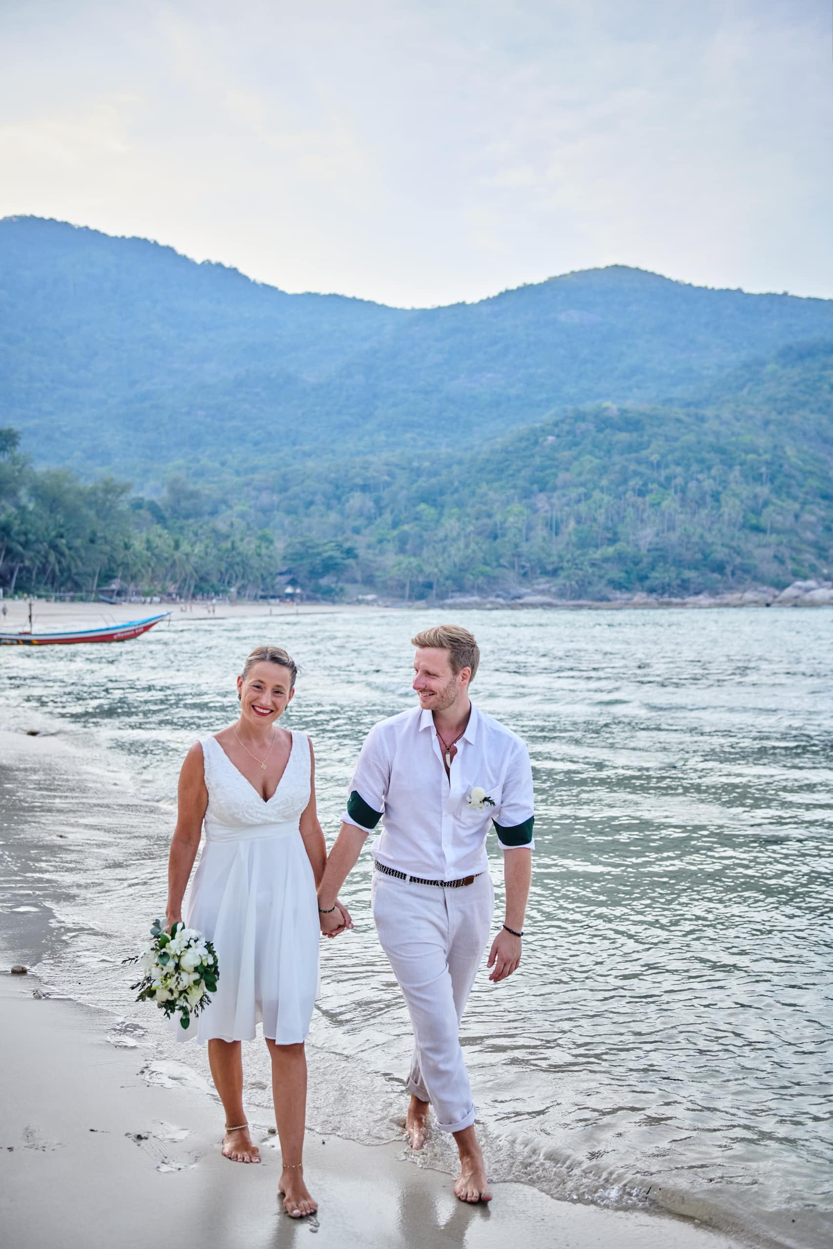 beach wedding couple shooting