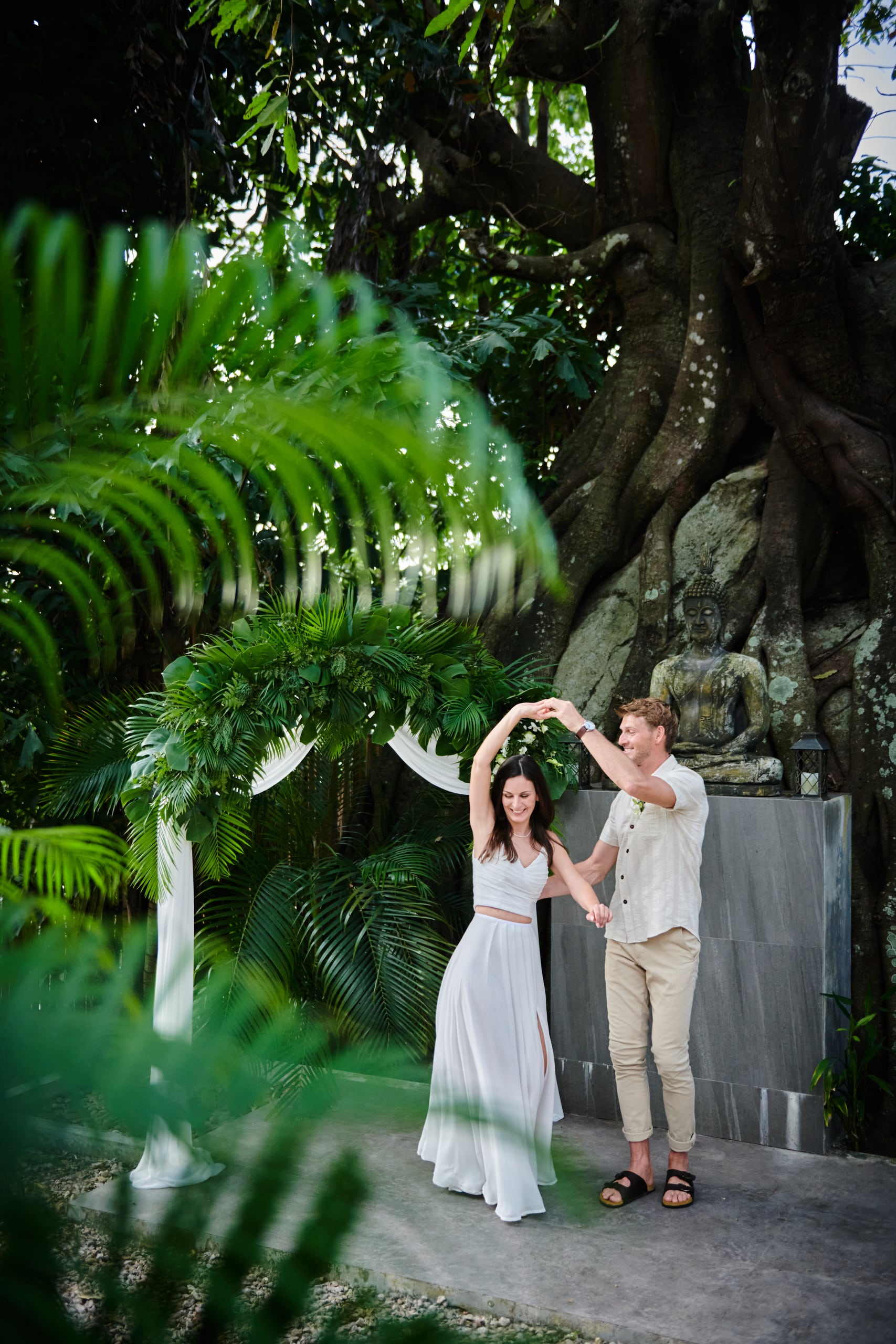 tropical wedding couple shooting