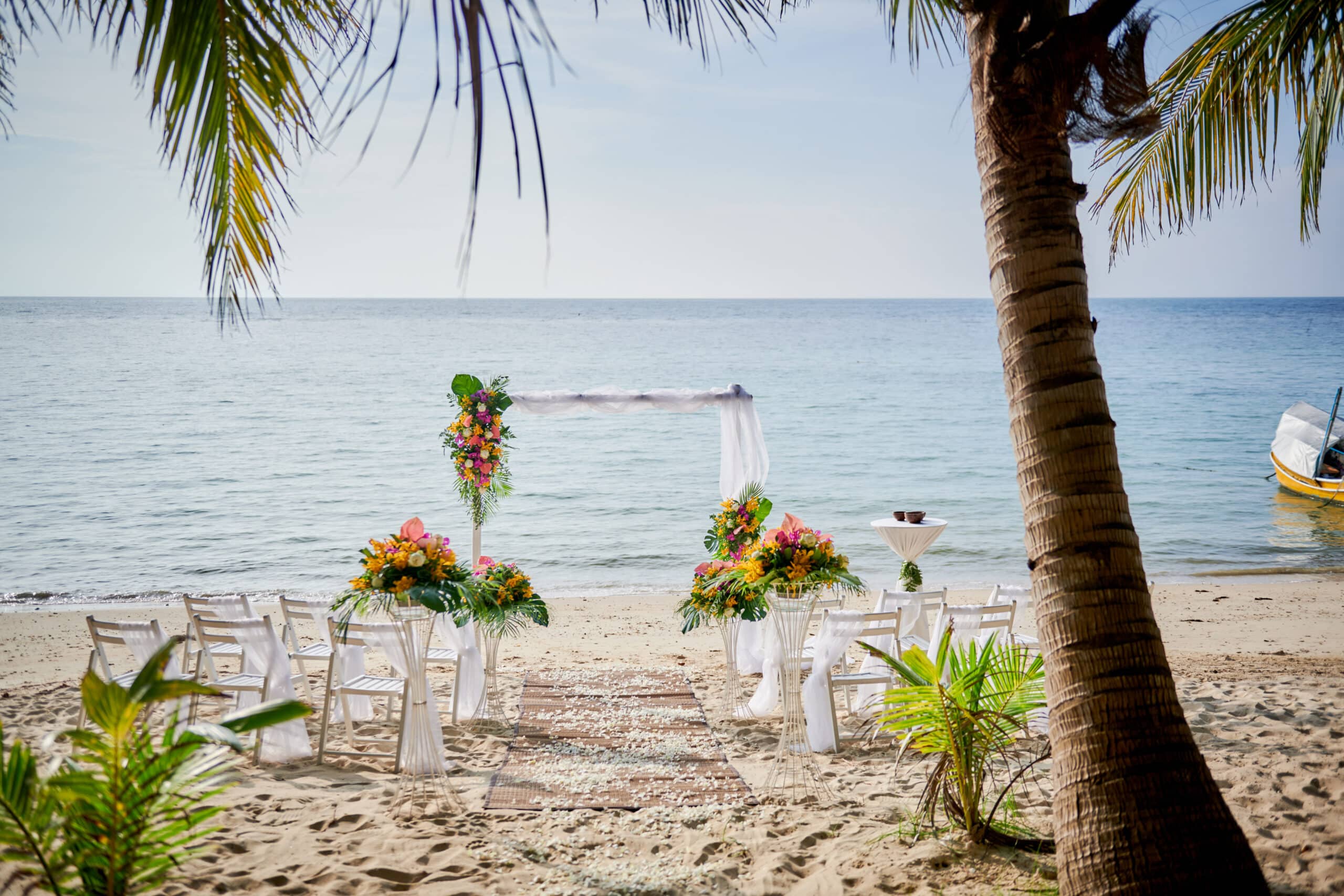beach wedding ceremony decoration
