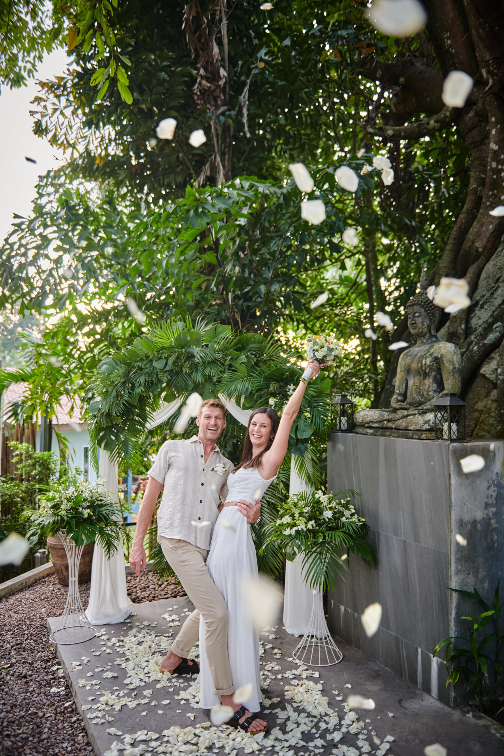 tropical wedding couple shooting