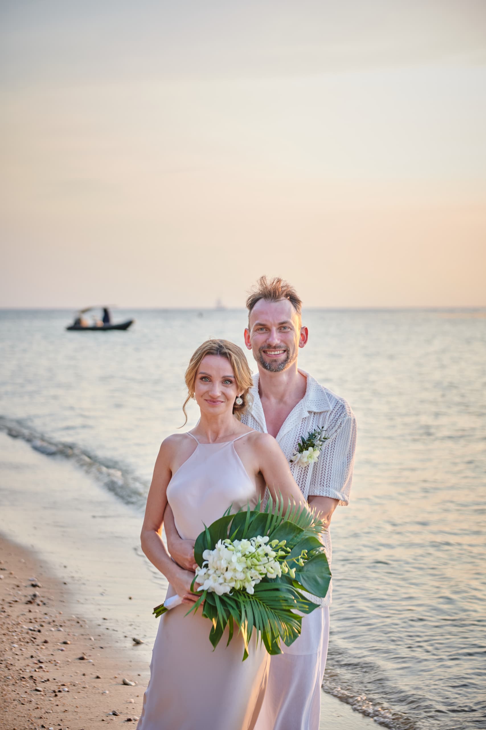 beach wedding couple shooting