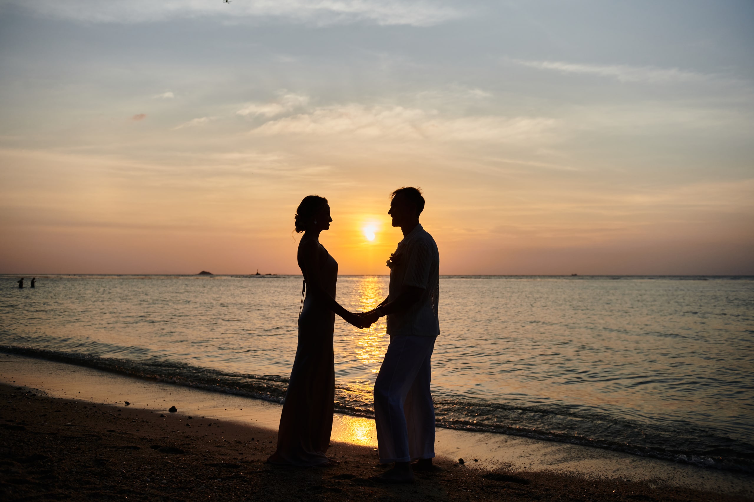 beach wedding couple shooting