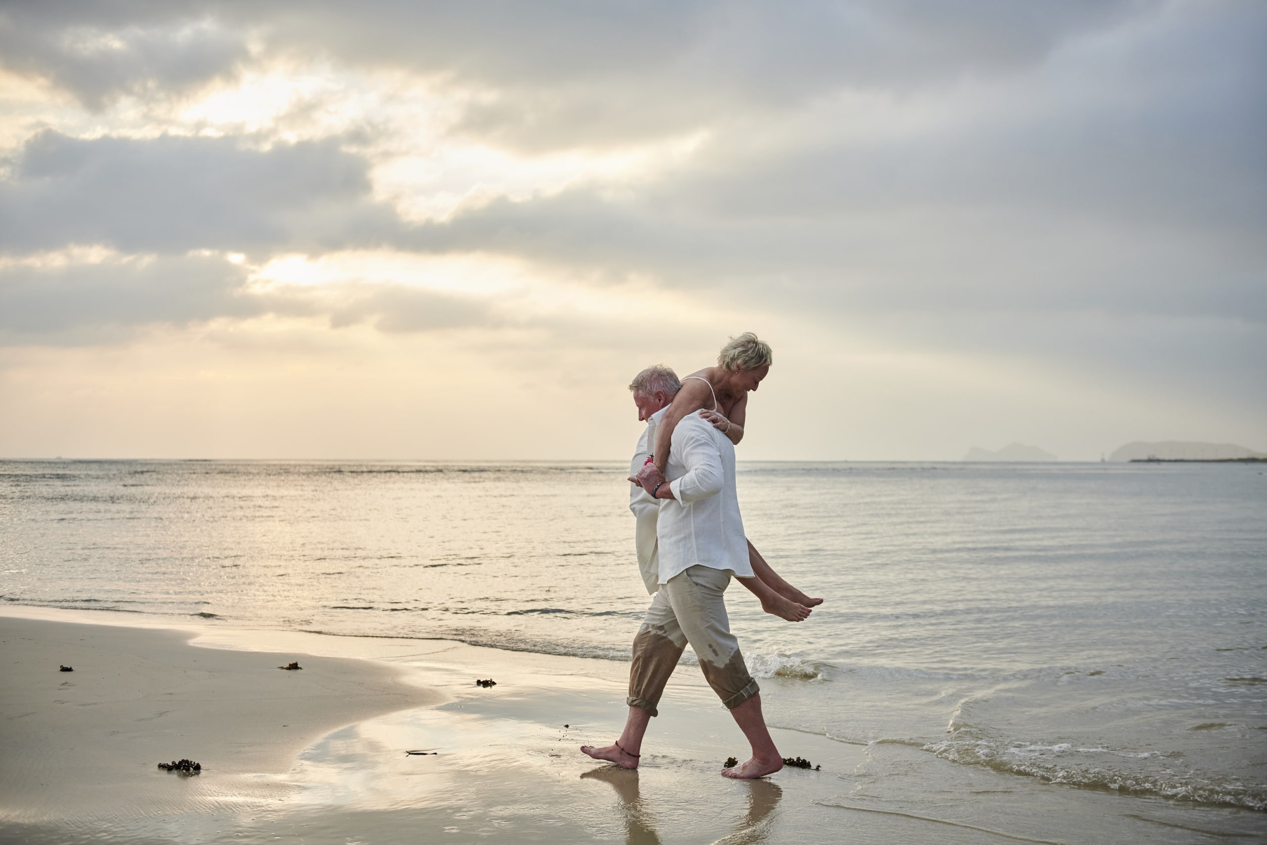 beach wedding couple sunset shooting