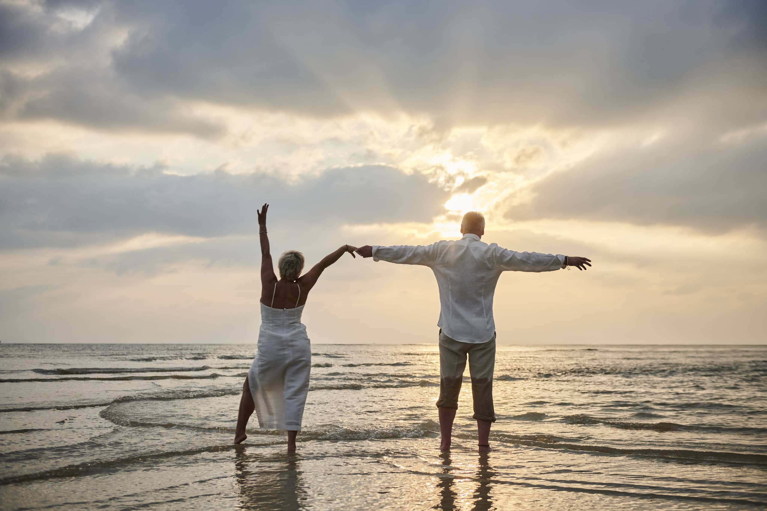 beach wedding couple sunset shooting