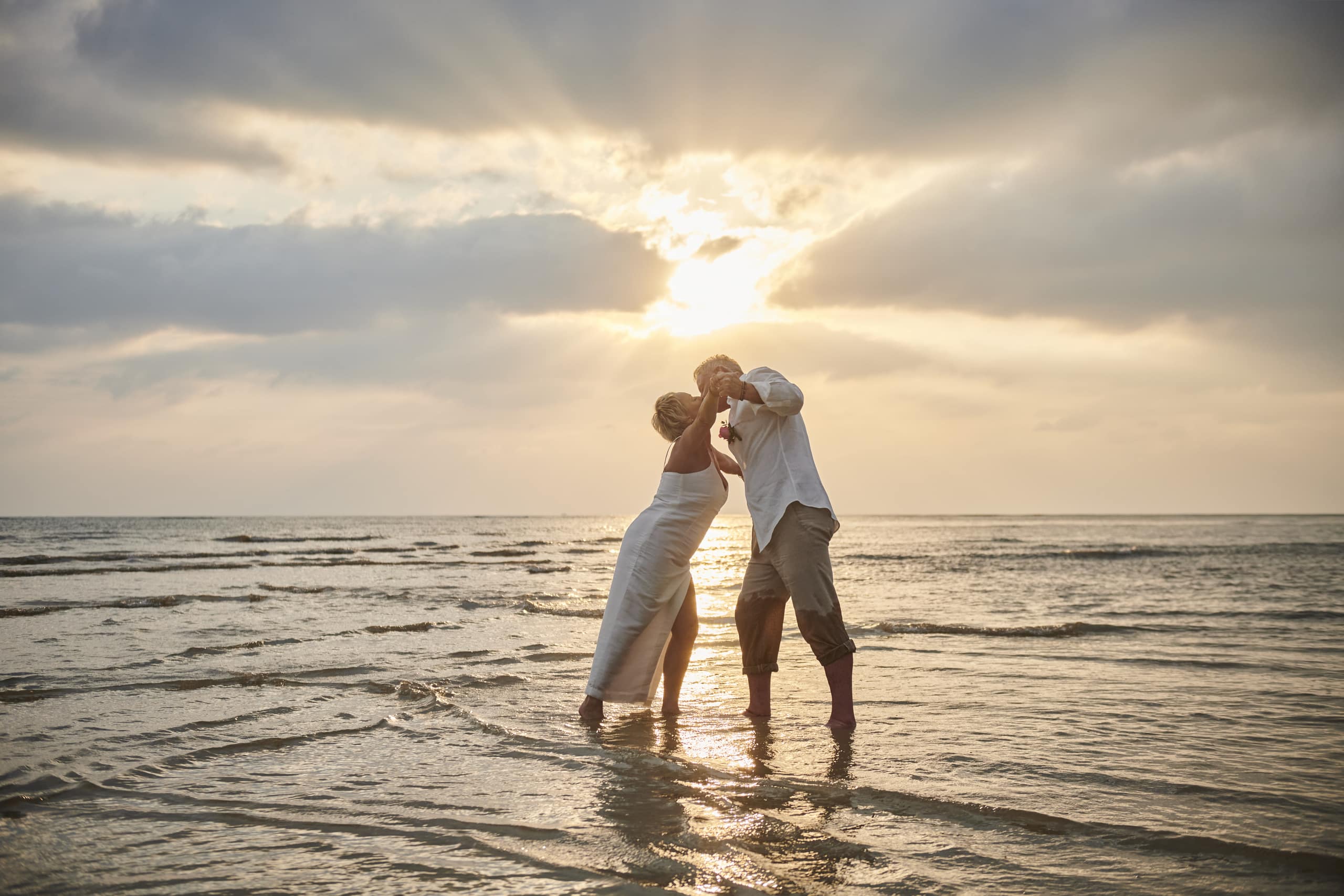 beach wedding couple sunset shooting
