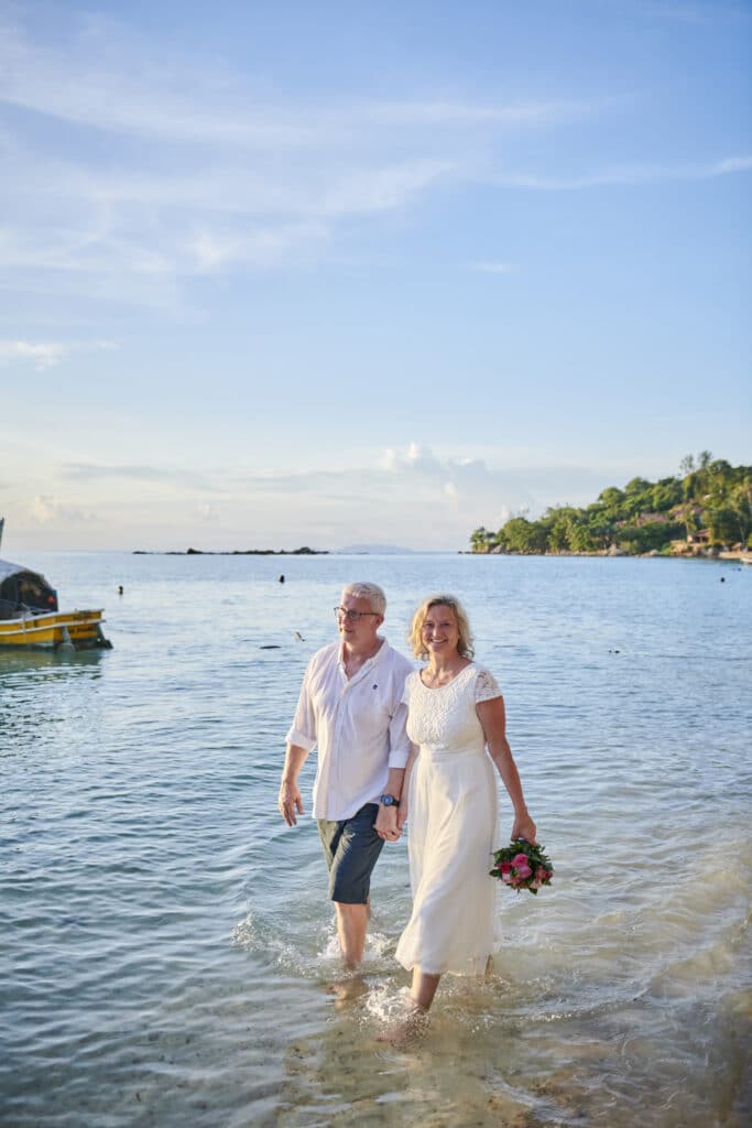 couple beach wedding