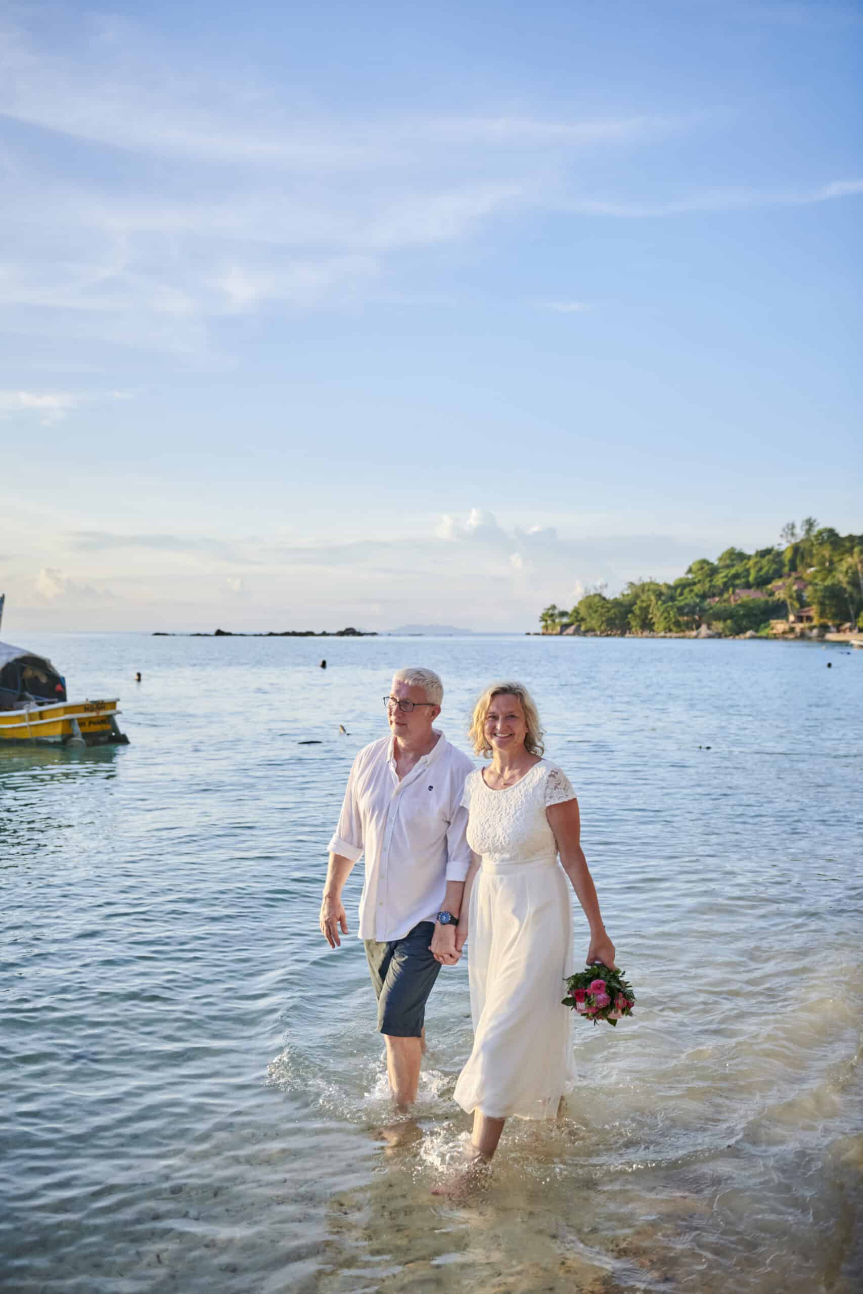 couple beach wedding