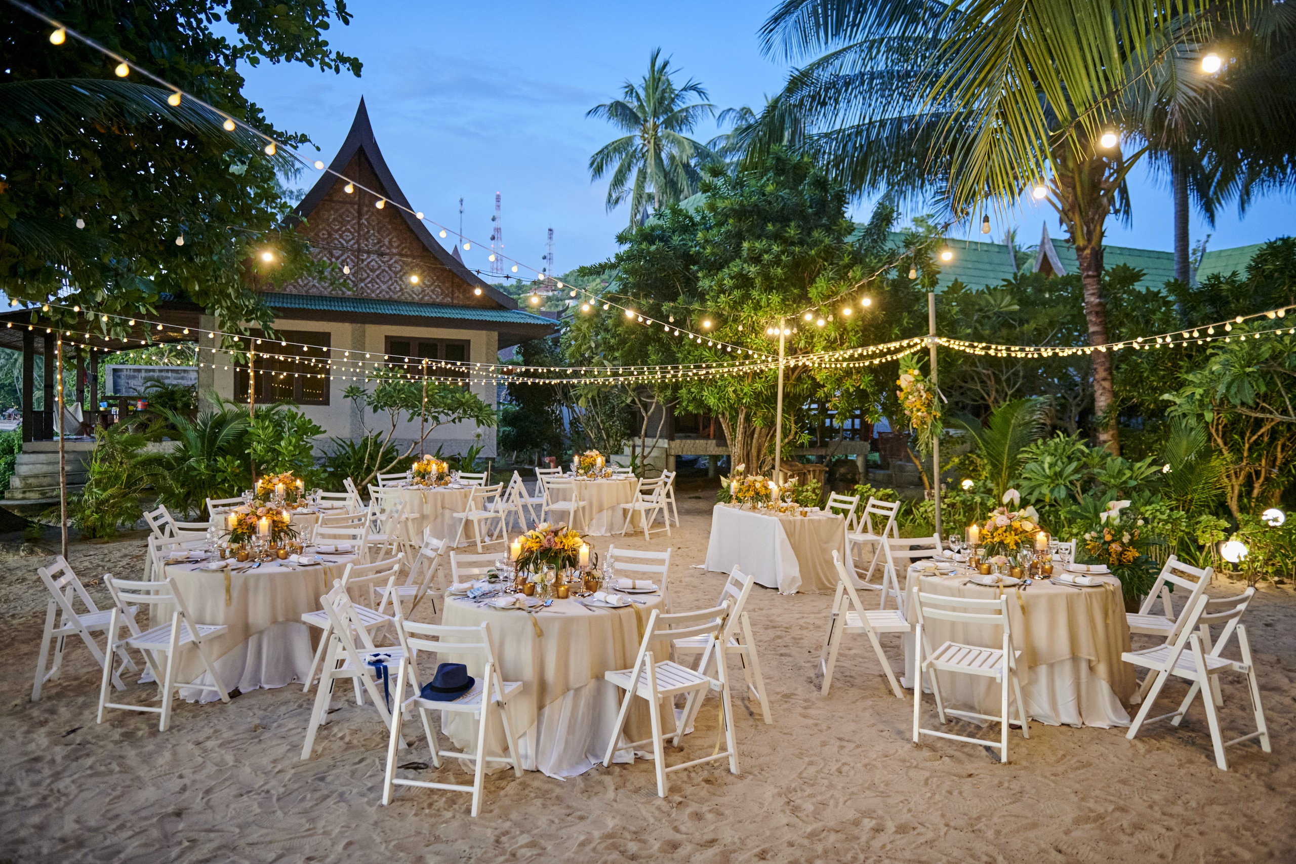 beach wedding dinner table decoration