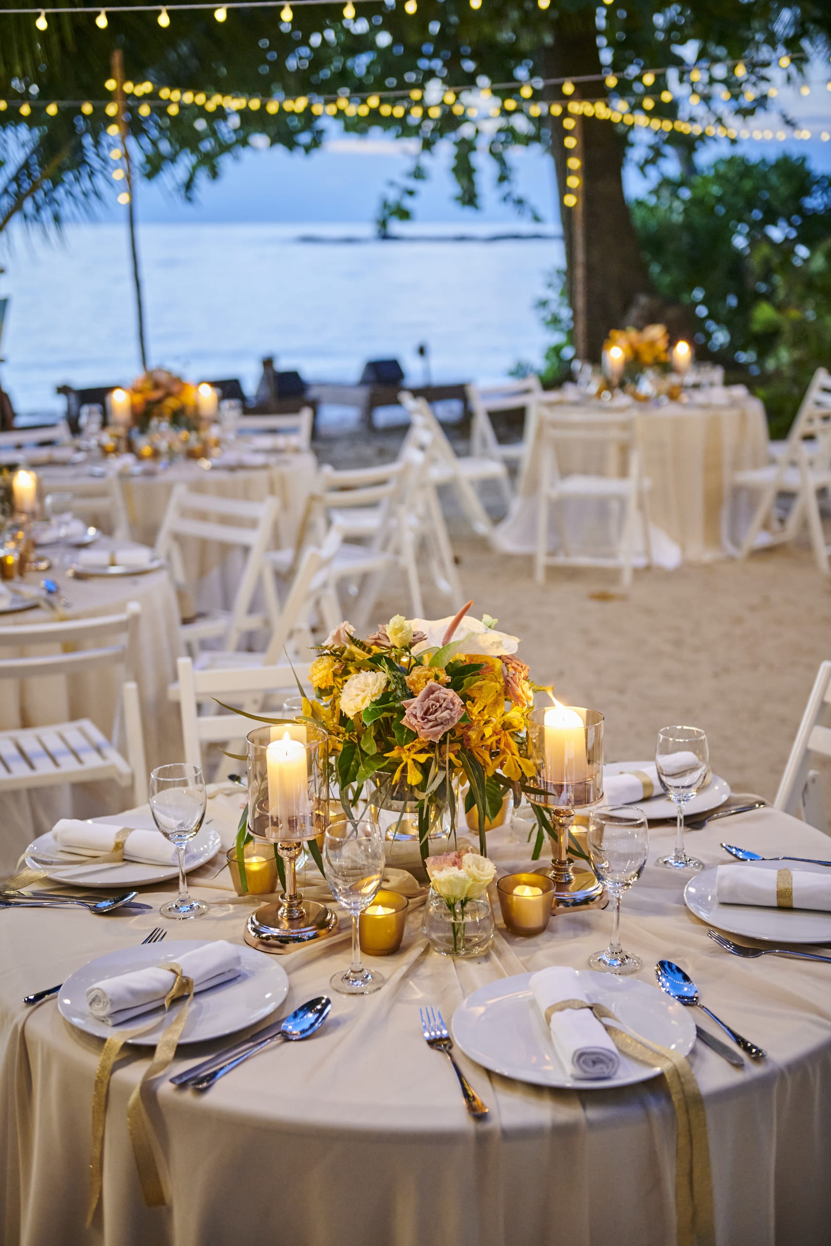 beach wedding dinner table decoration