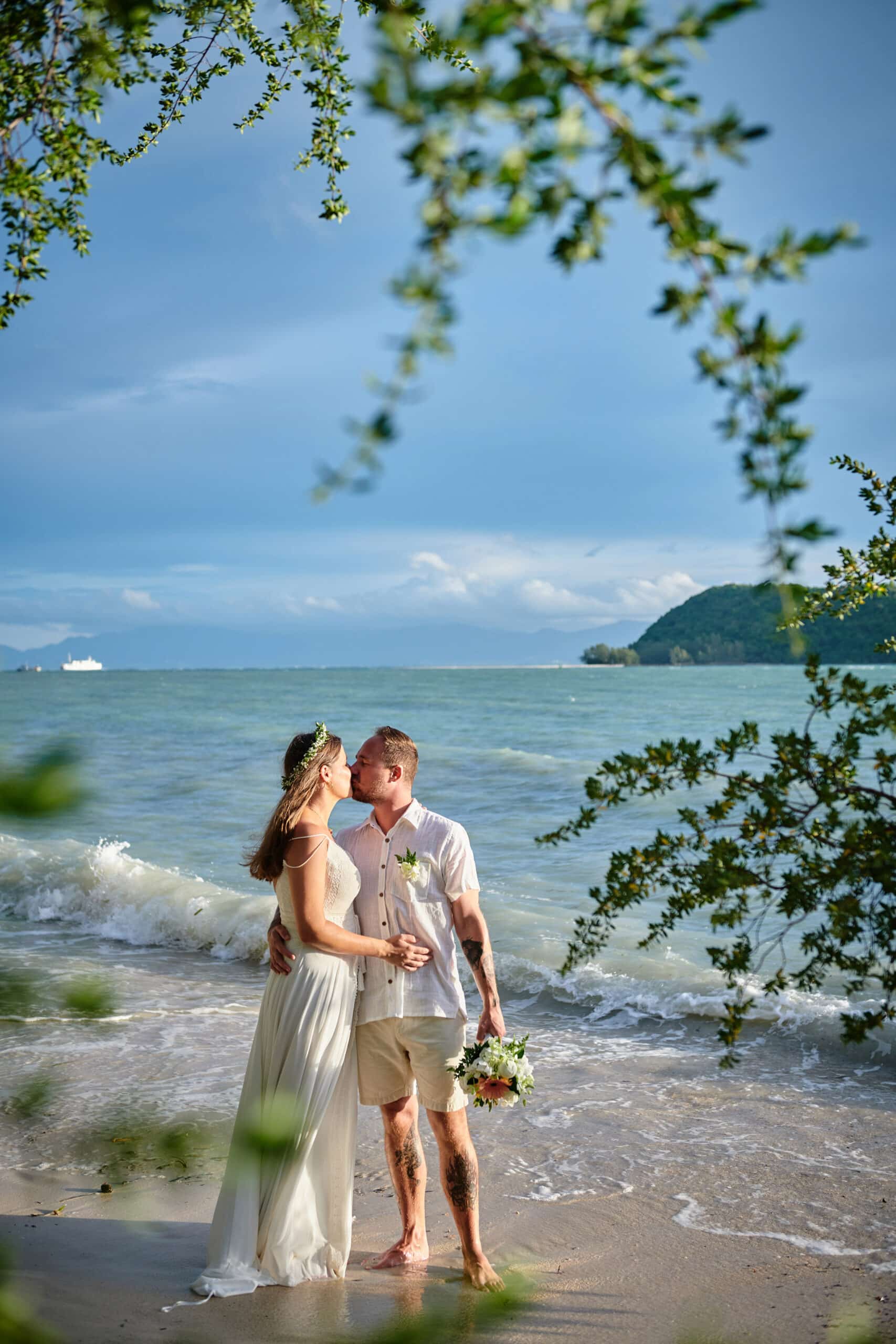 beach wedding couple shooting