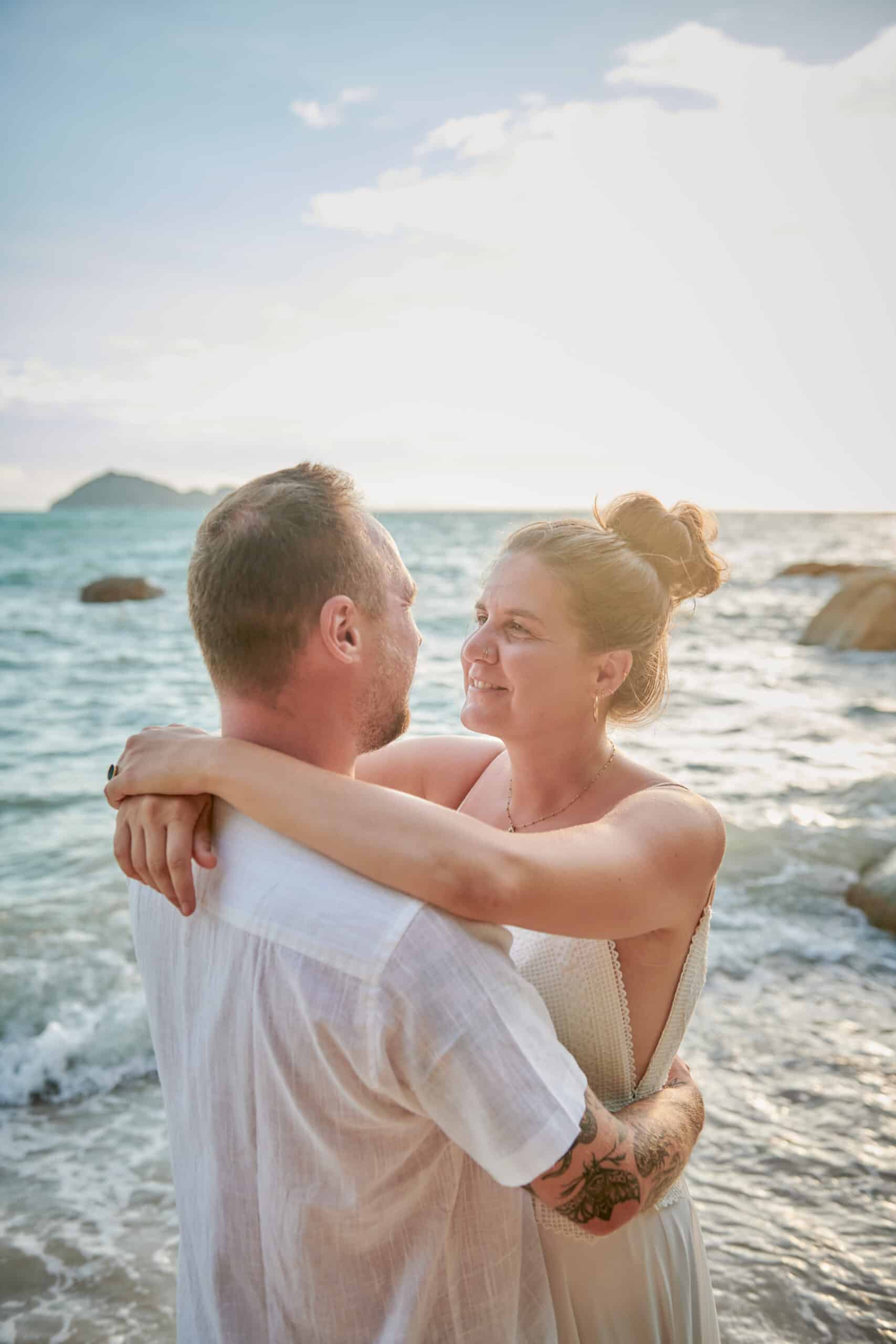 beach wedding couple shooting