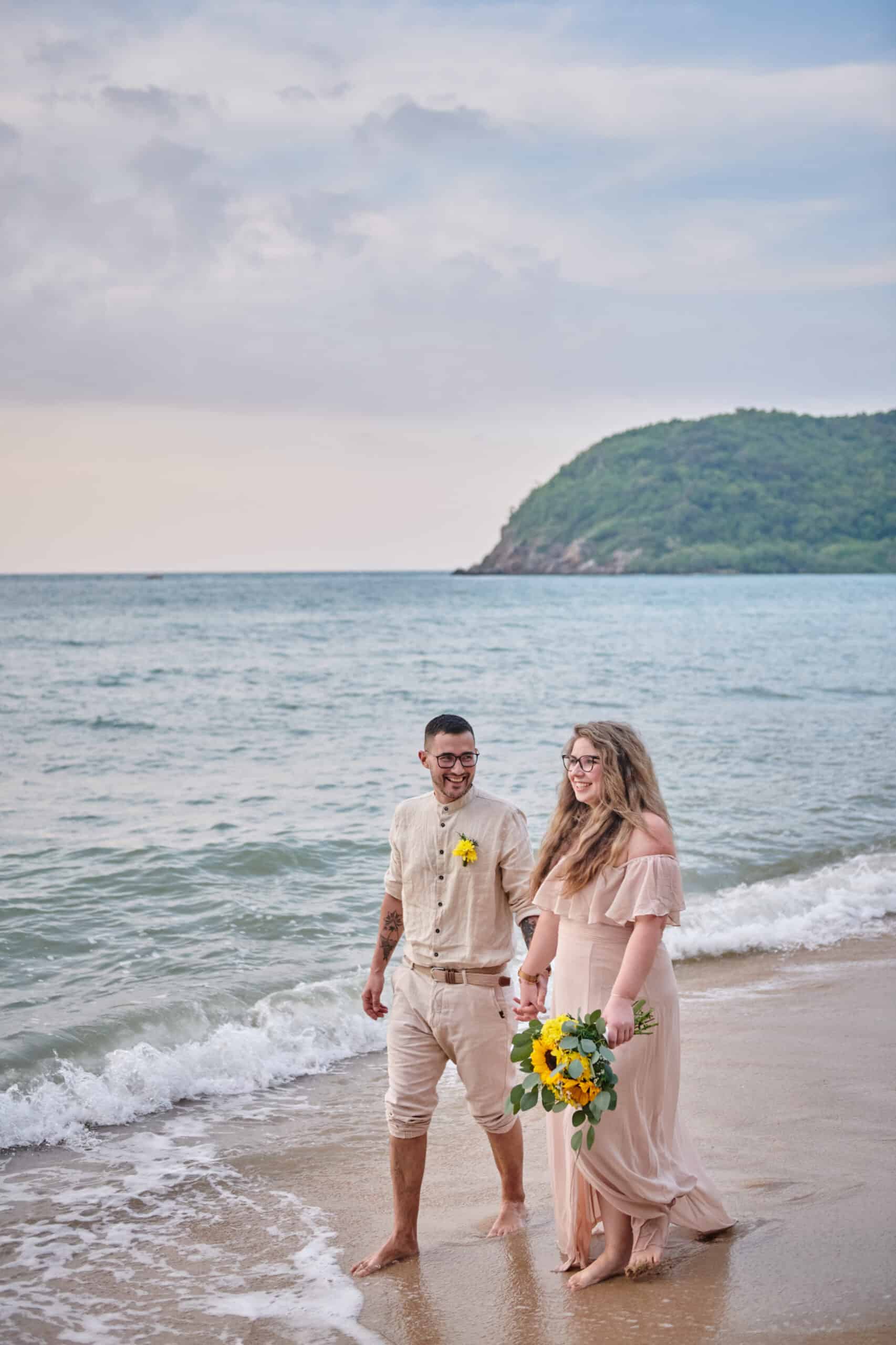 beach wedding couple shooting