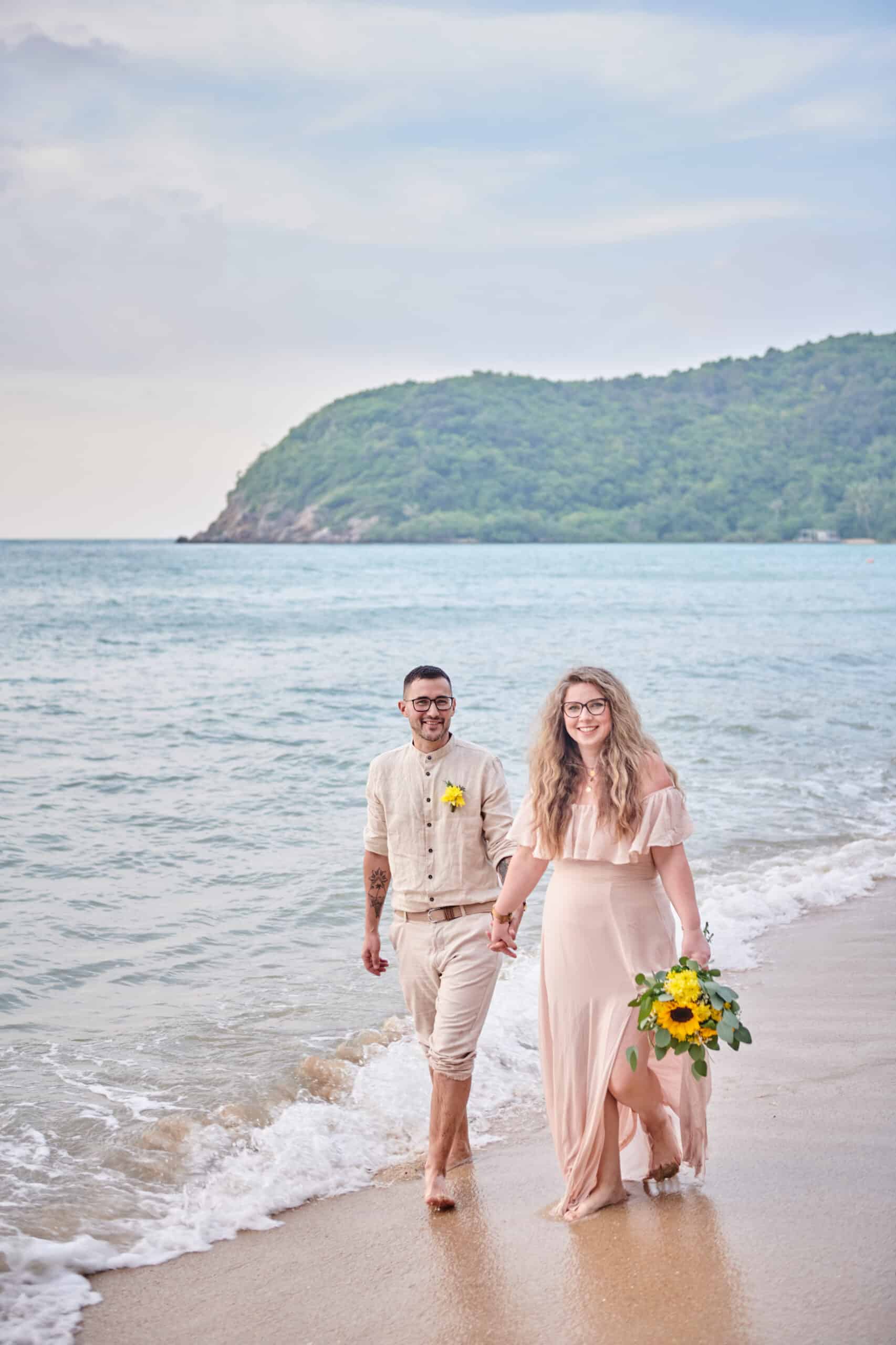 beach wedding couple shooting