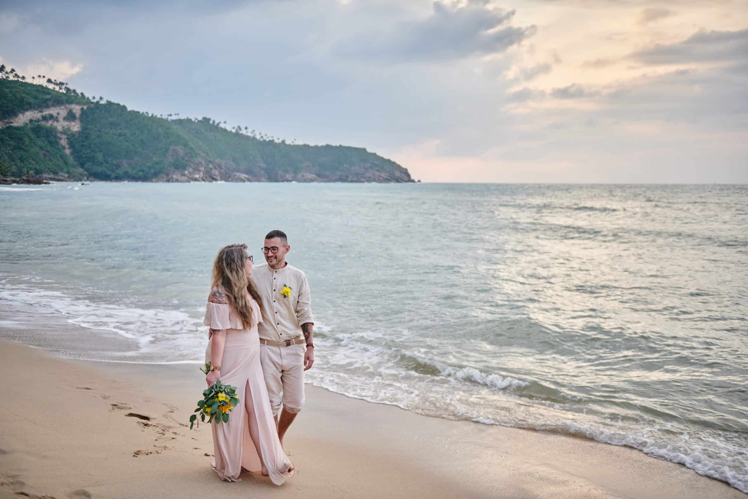 beach wedding couple shooting