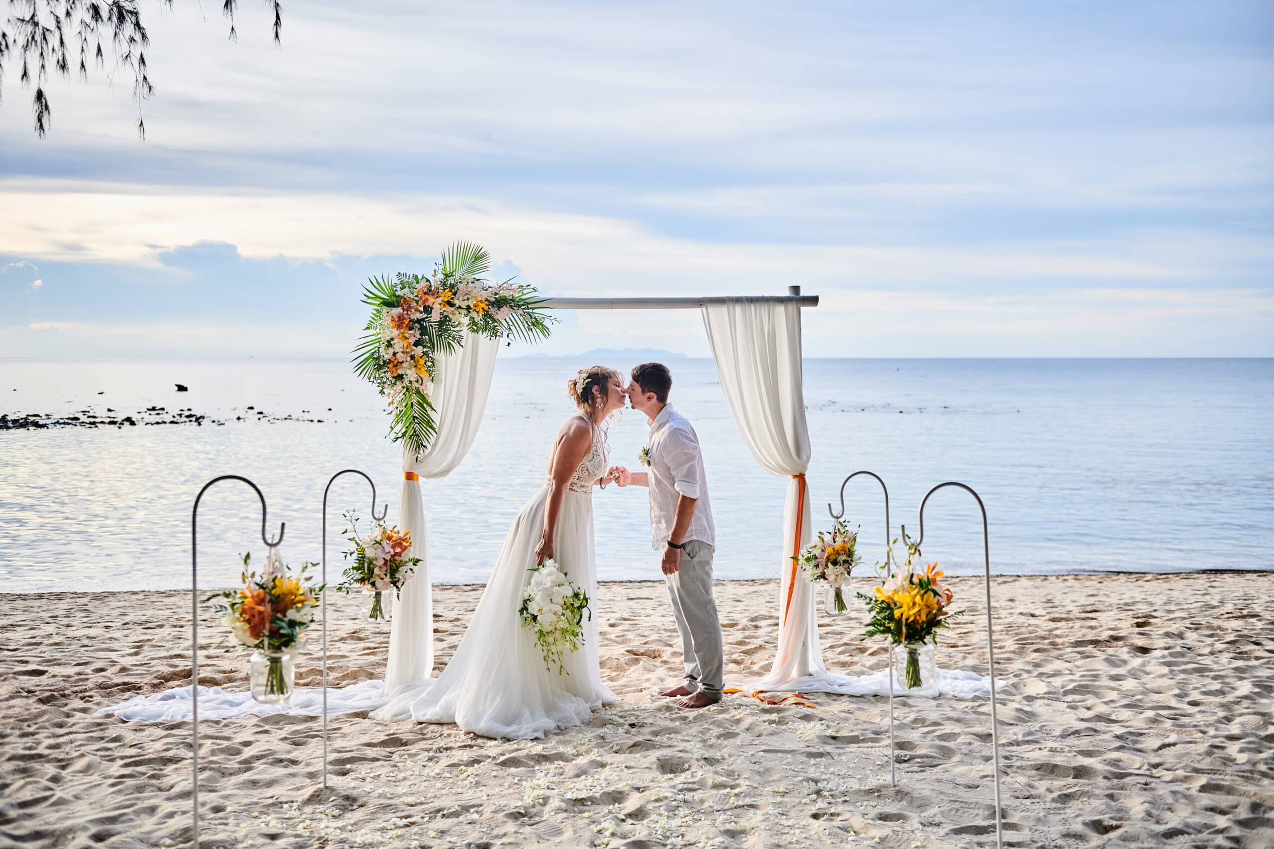 beach wedding couple Thailand