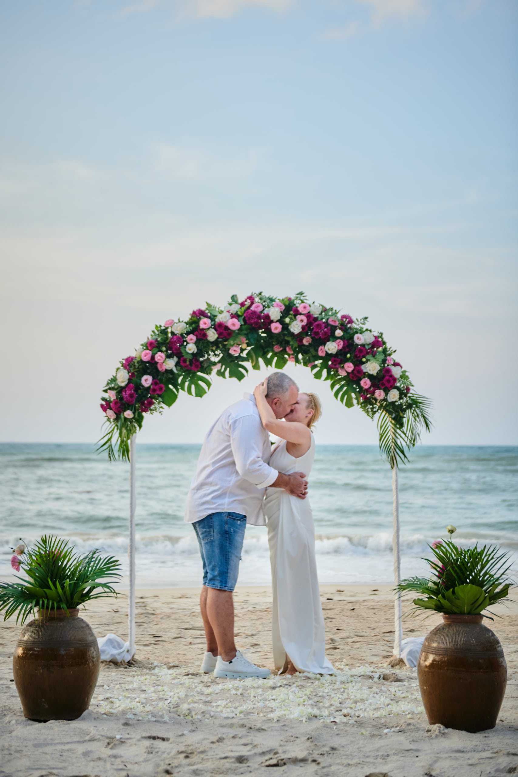 beach wedding couple shooting