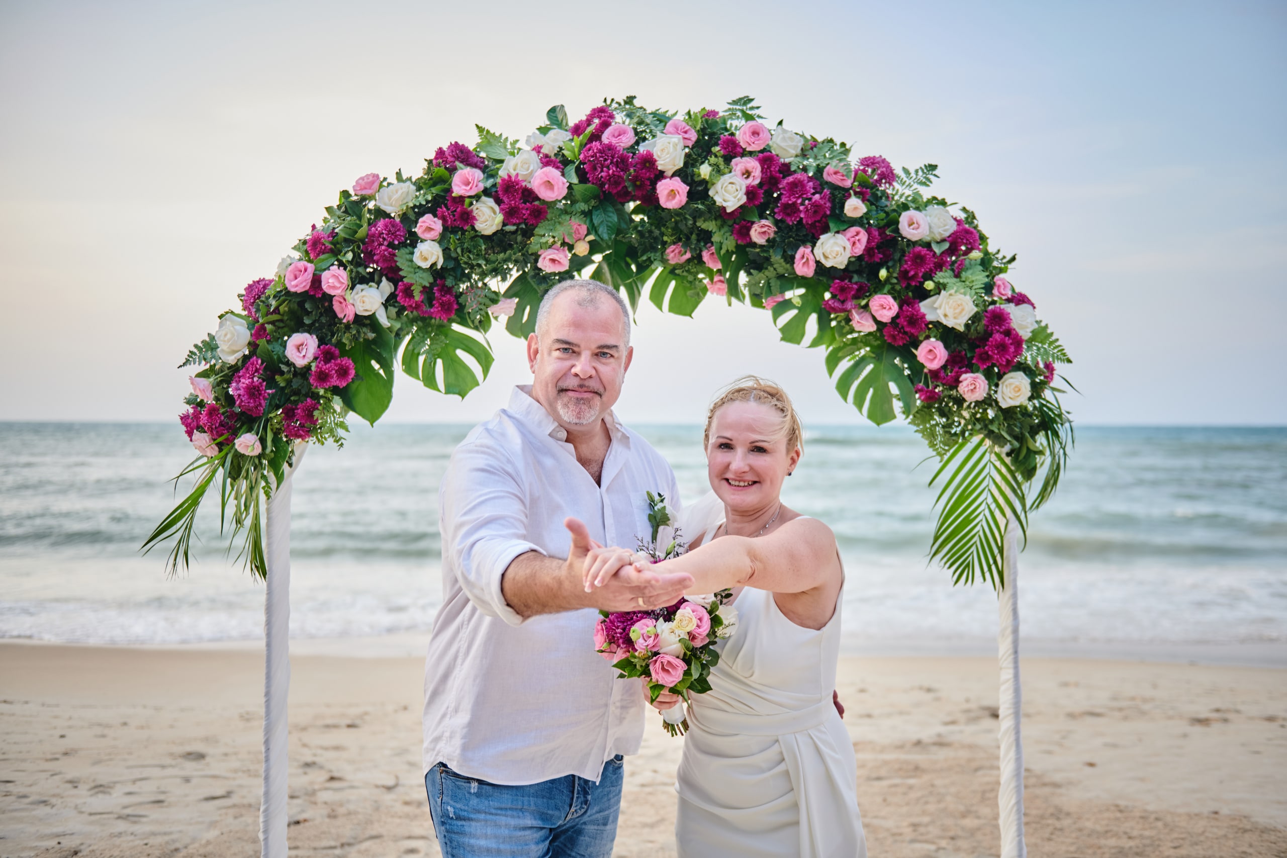 beach wedding couple shooting