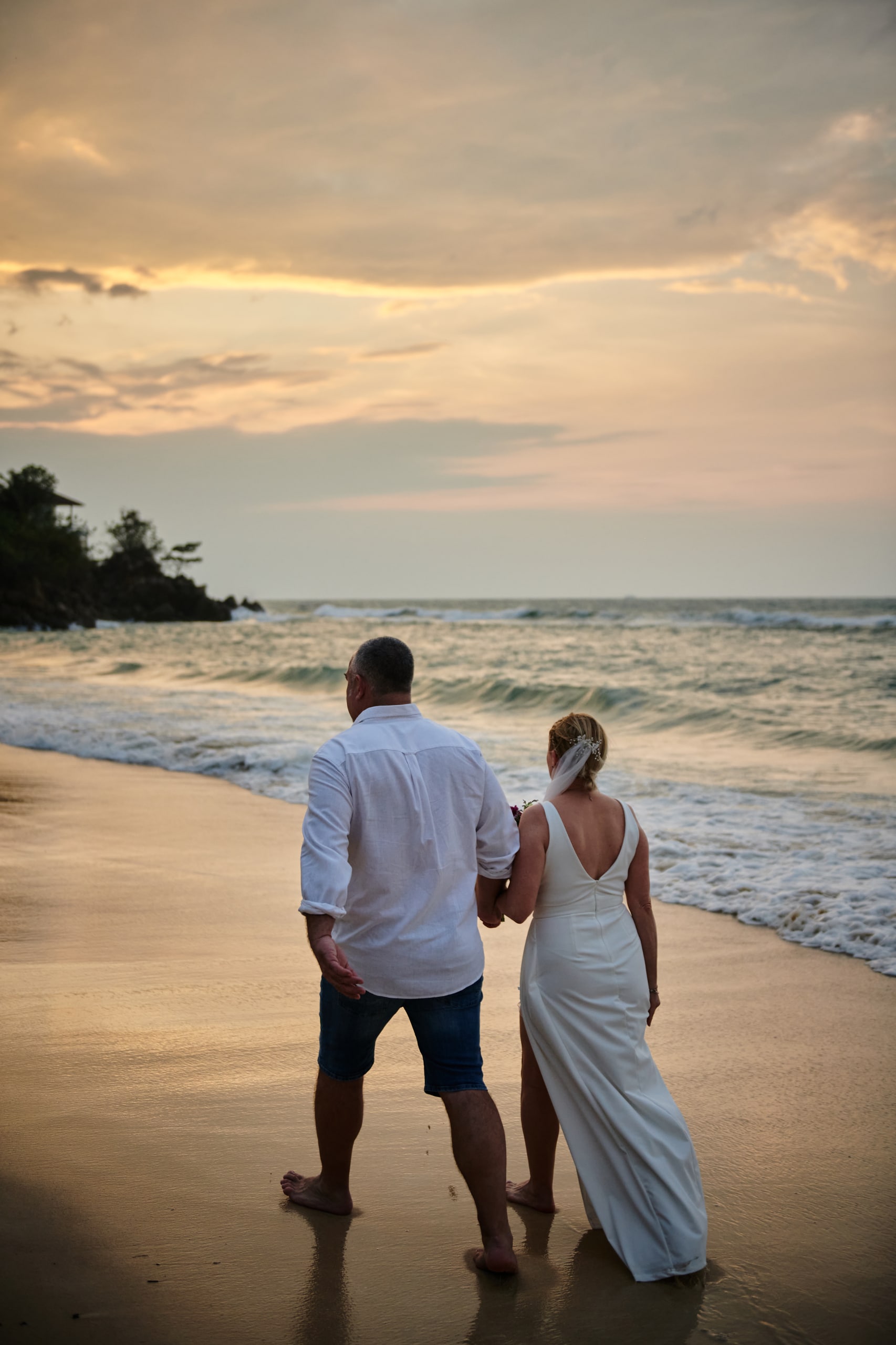 beach wedding sunset couple shooting