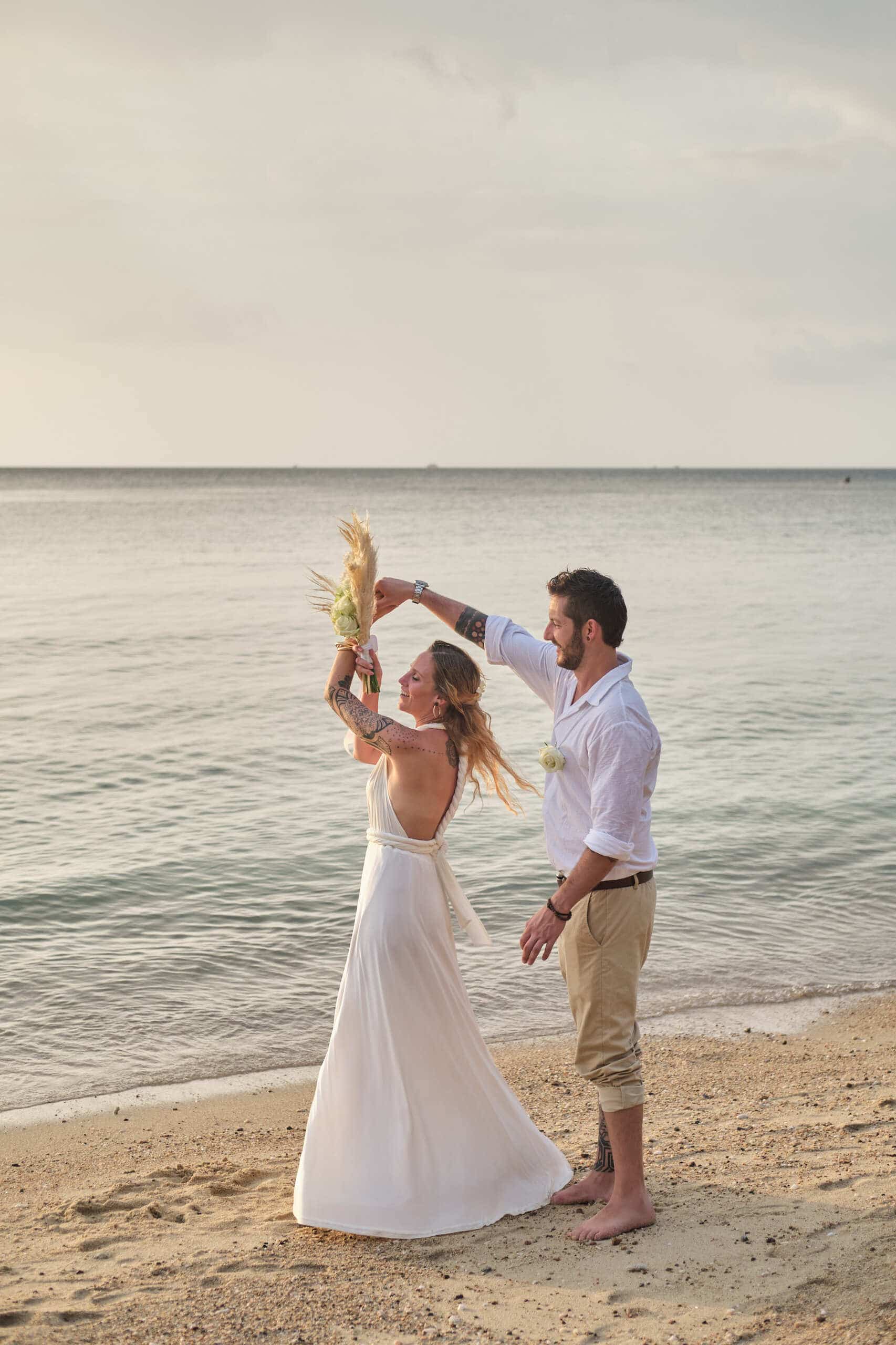 beach wedding couple shooting