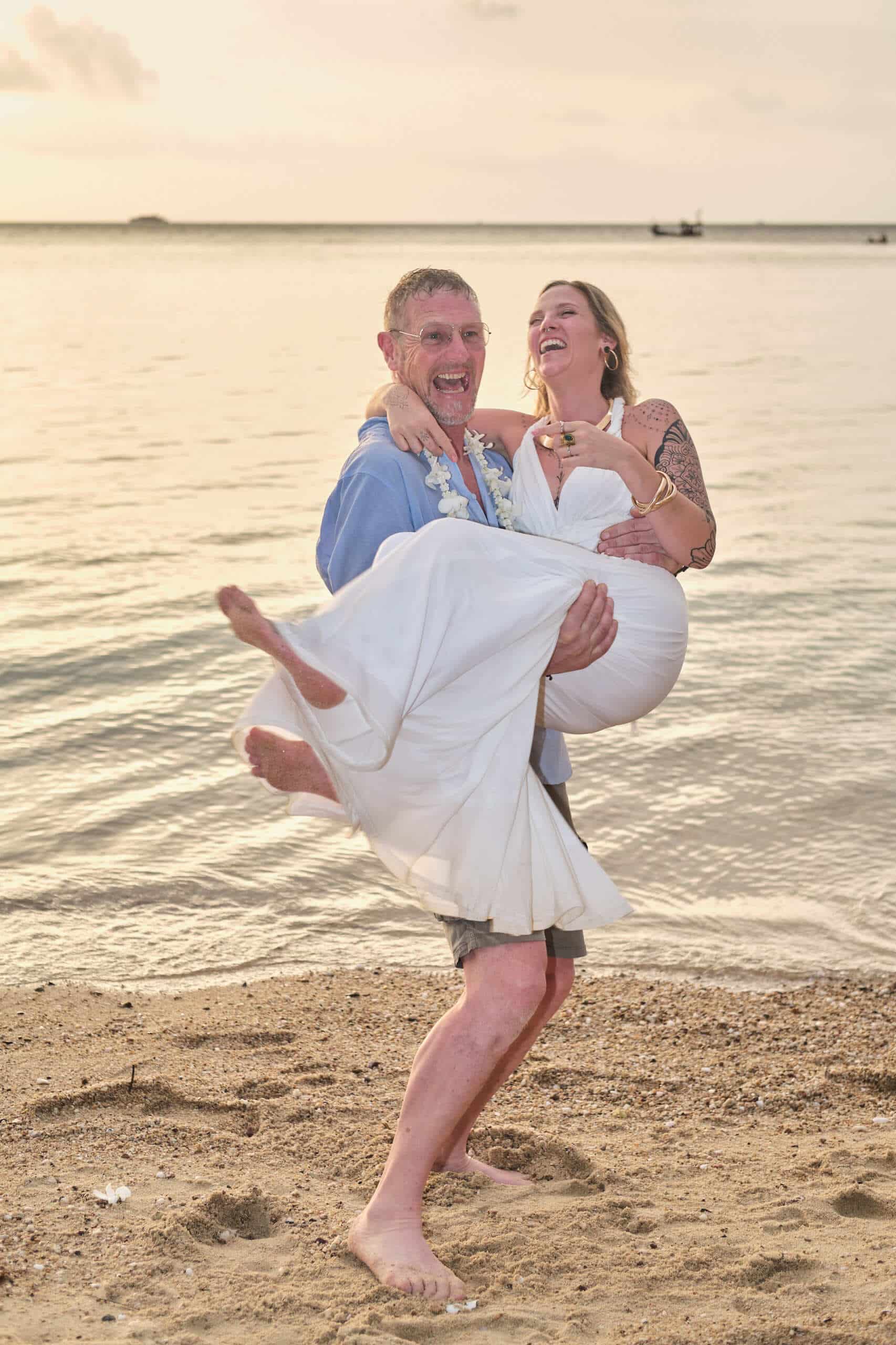 beach wedding couple shooting
