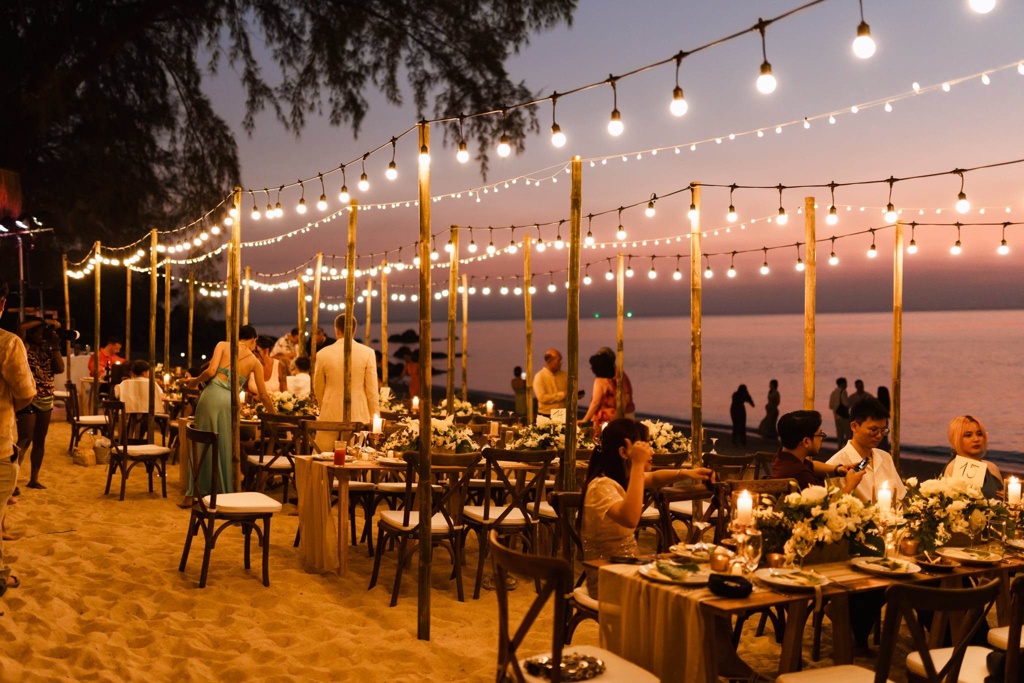 wedding dinner table decoration sunset