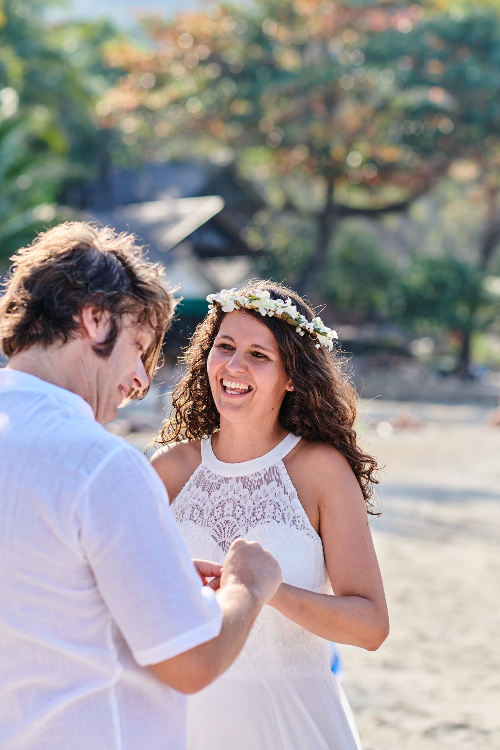 beach wedding couple shooting