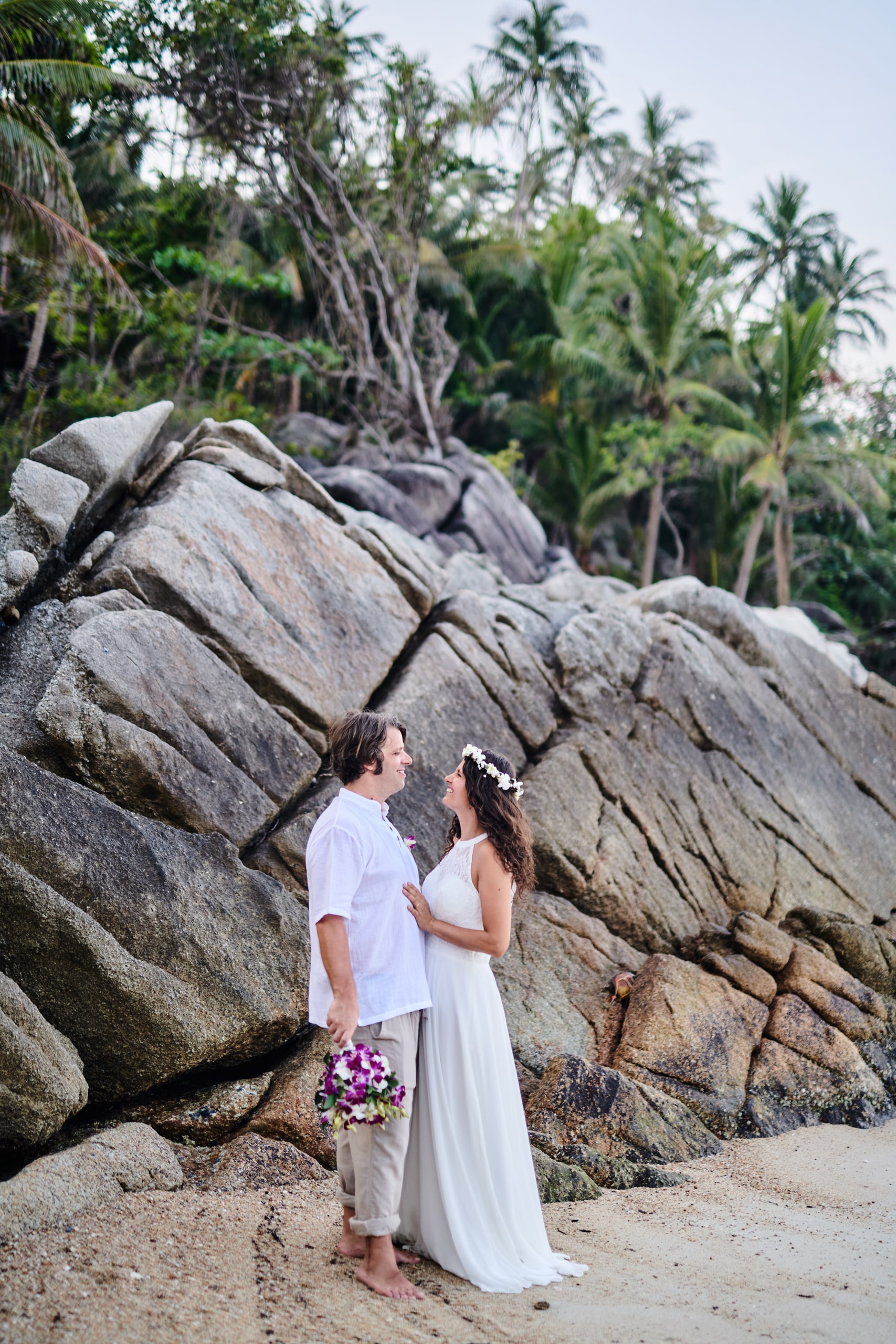 beach wedding couple shooting