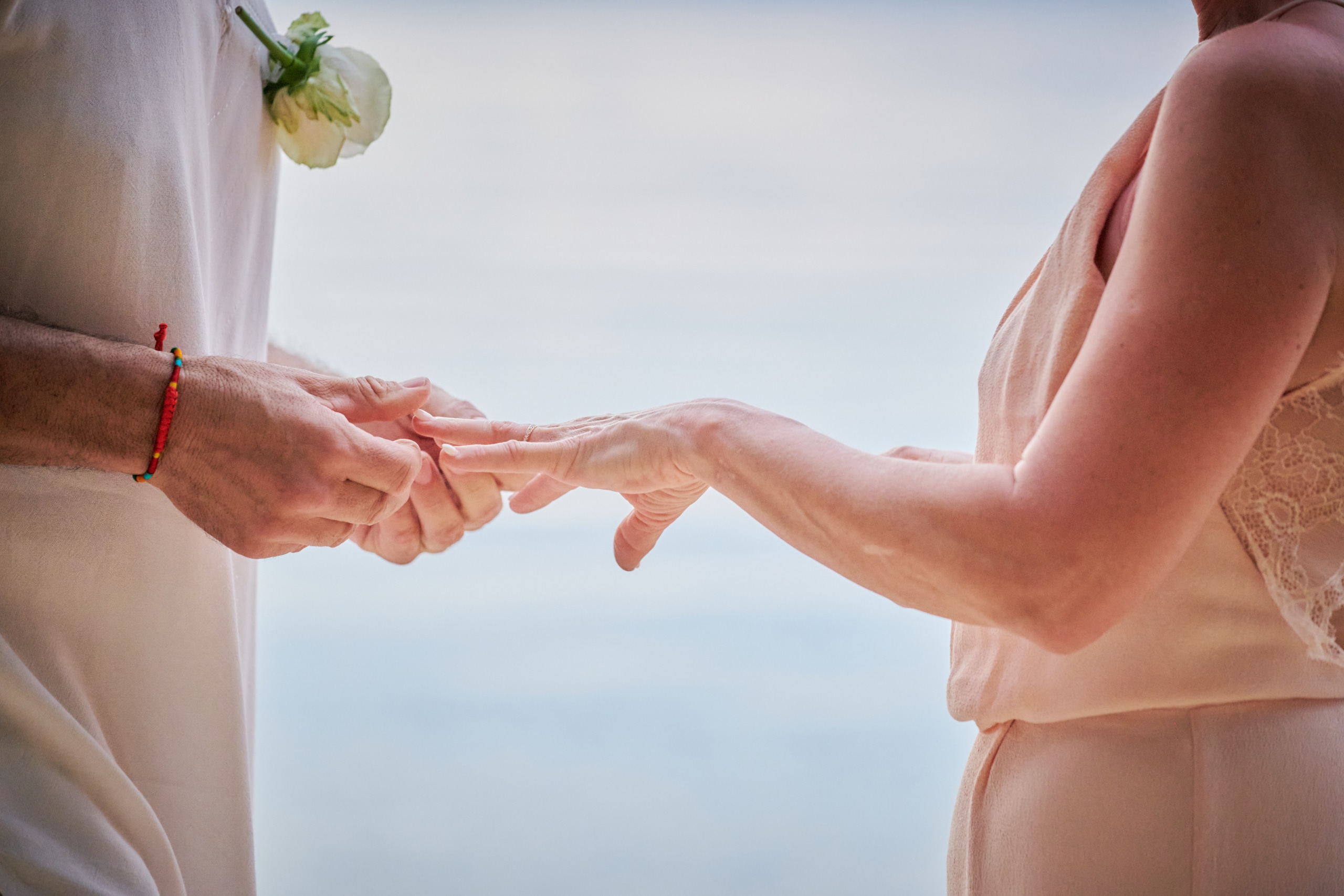 beach wedding couple rings