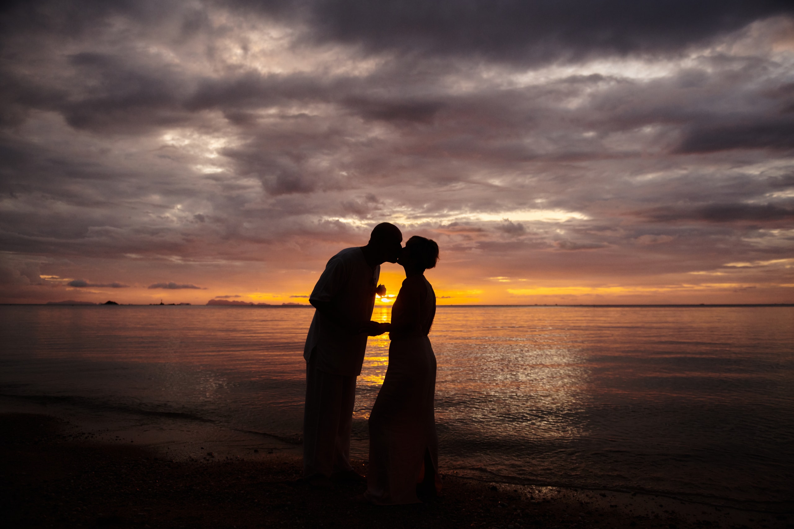 beach wedding couple sunset shooting