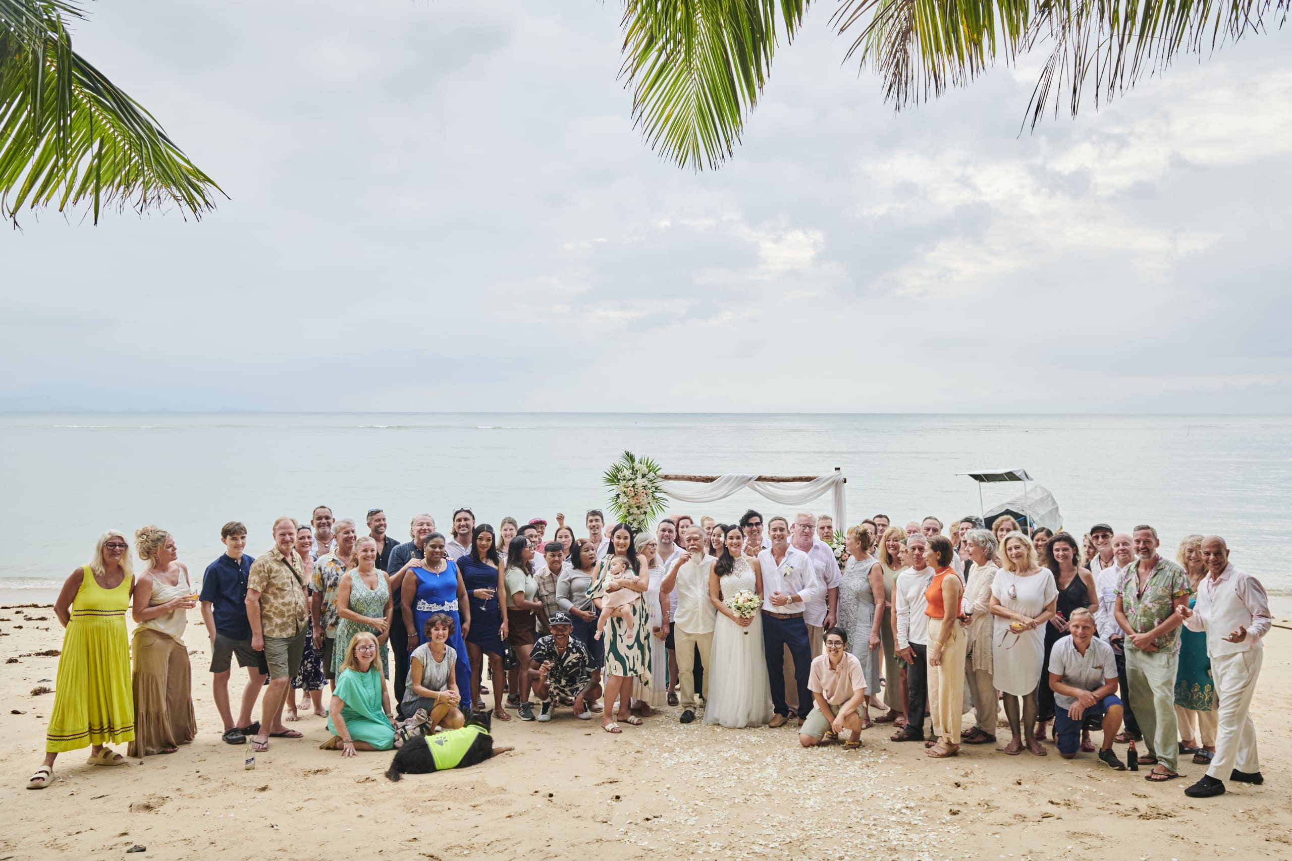 wedding guests group picture