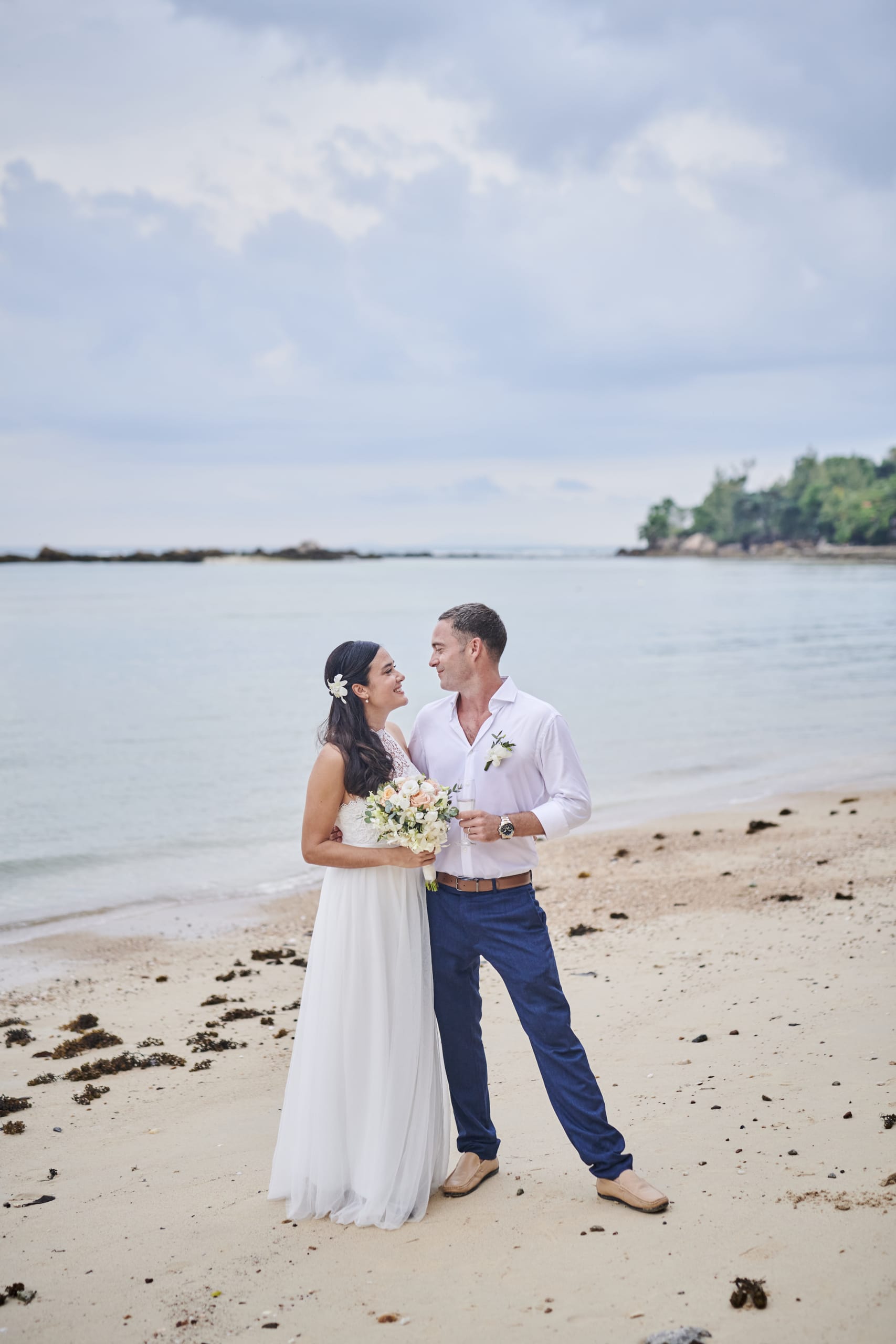 wedding couple beach shooting