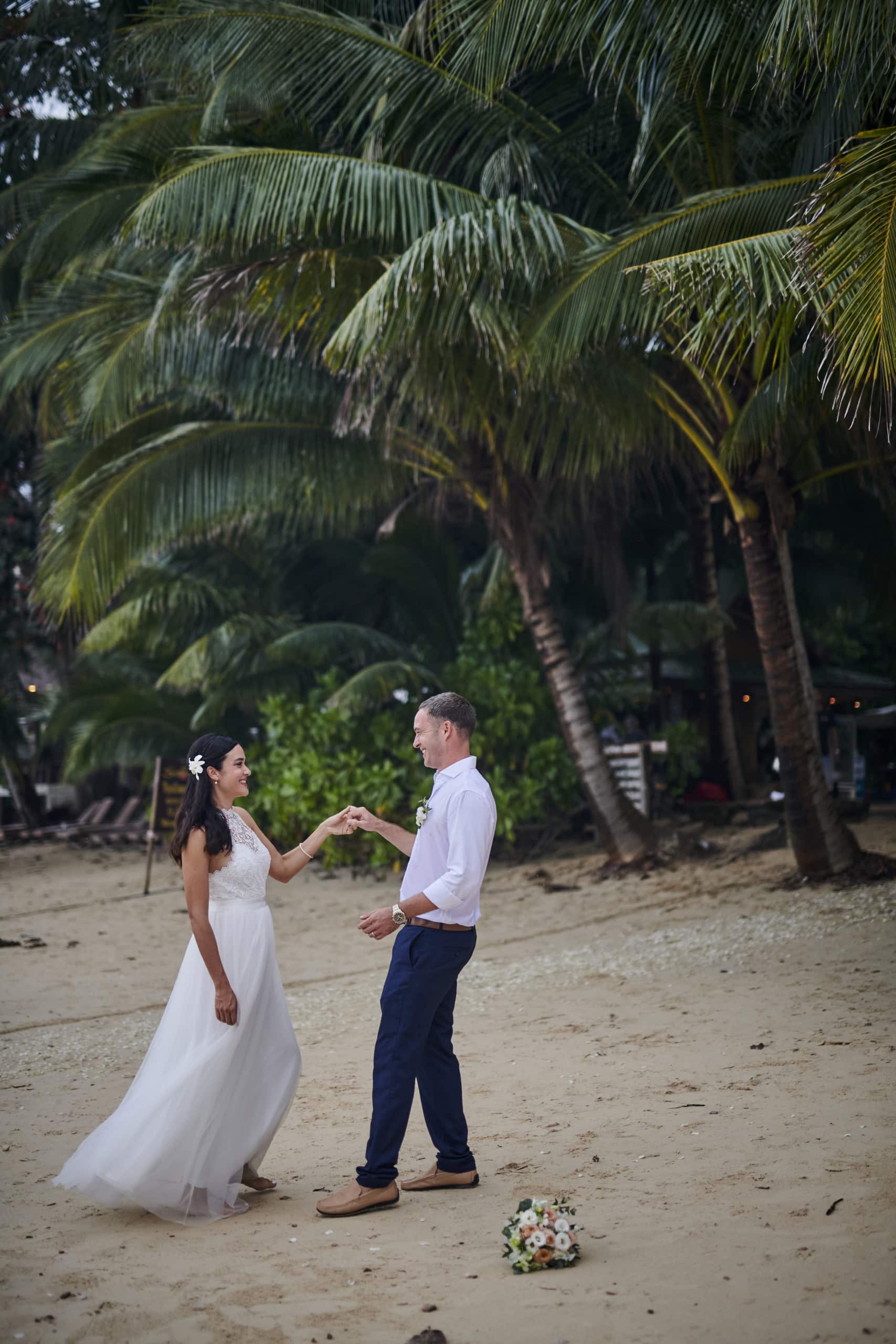 wedding couple beach shooting