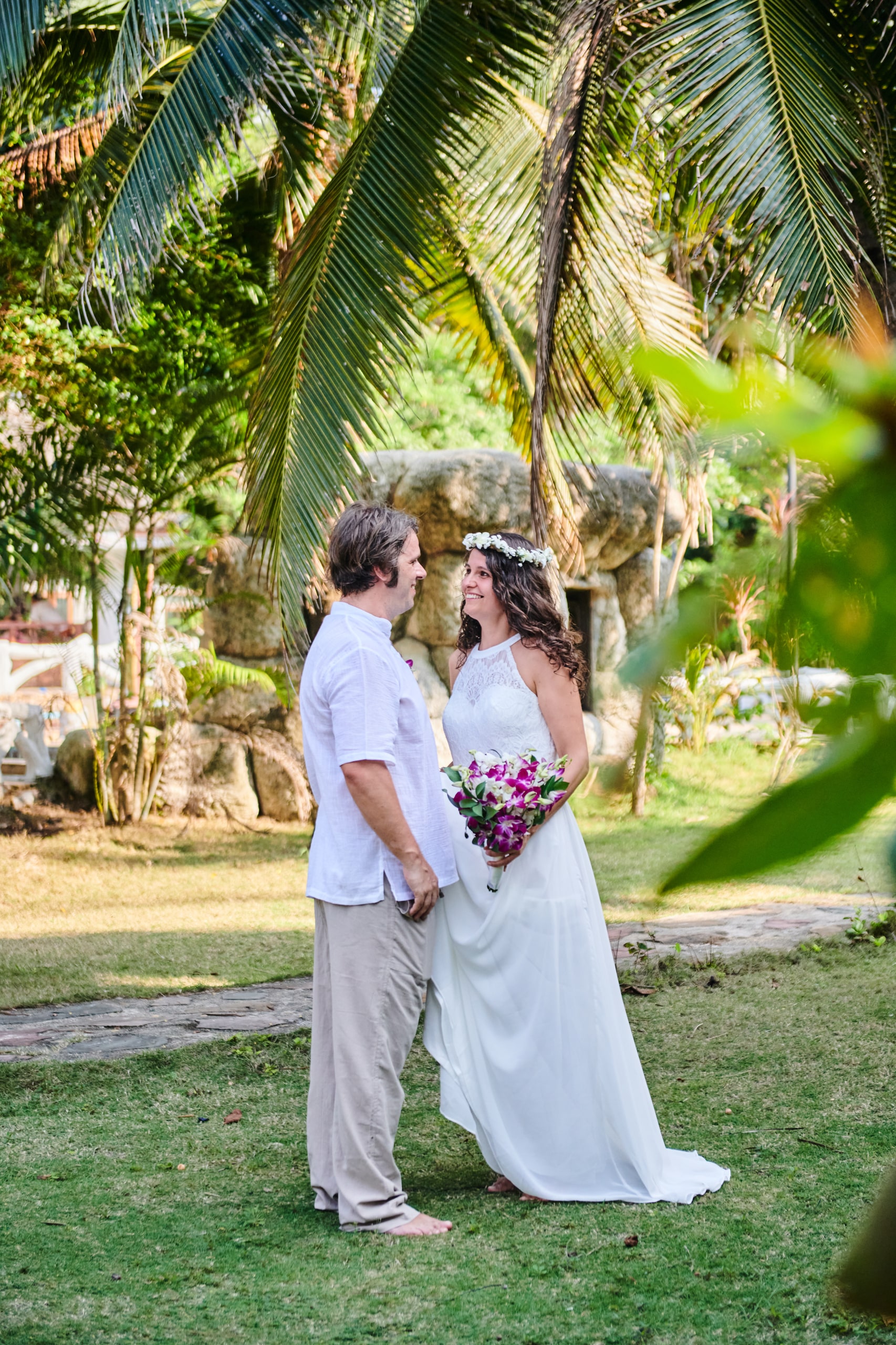 beach wedding couple shooting