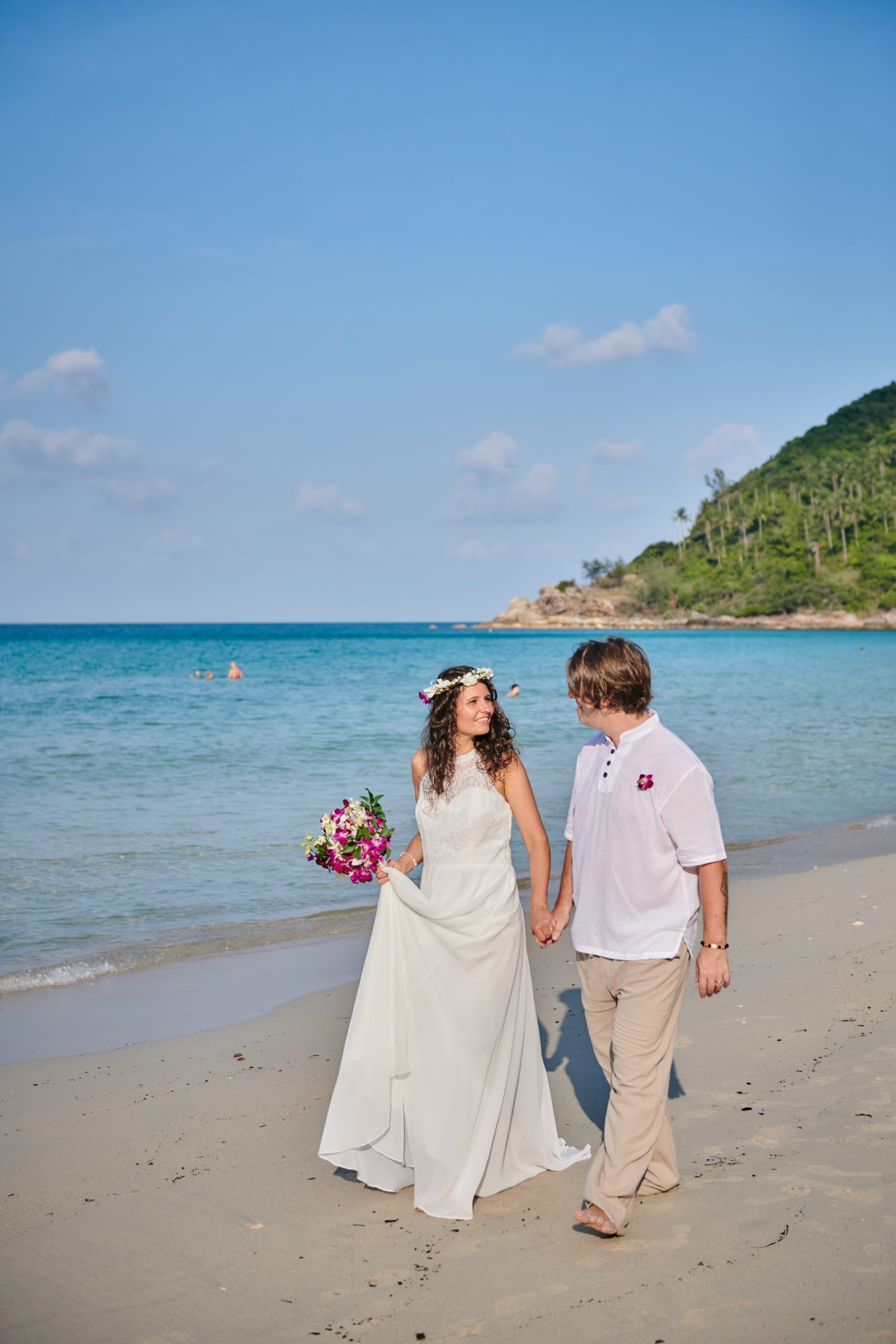 beach wedding couple shooting