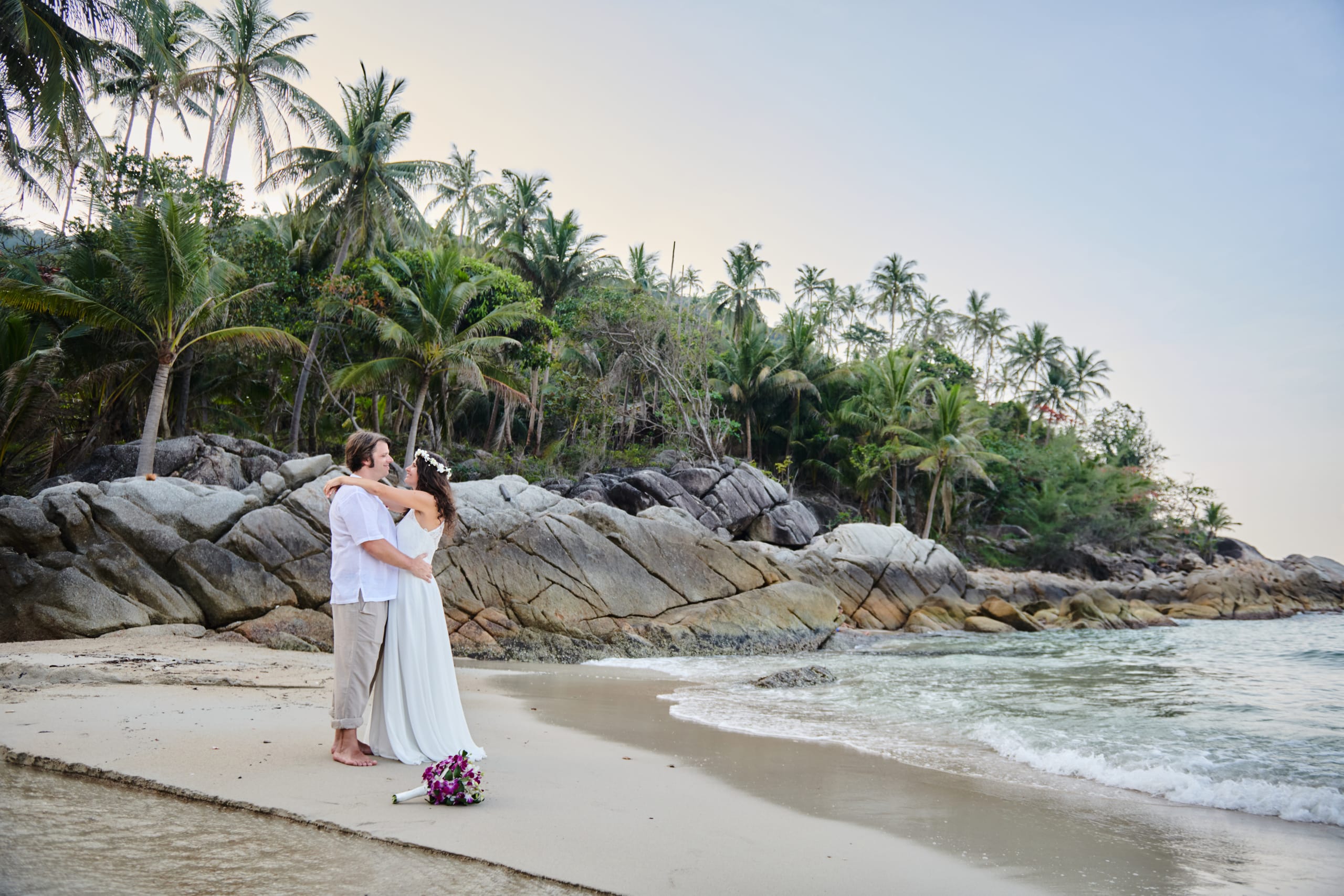 beach wedding couple shooting