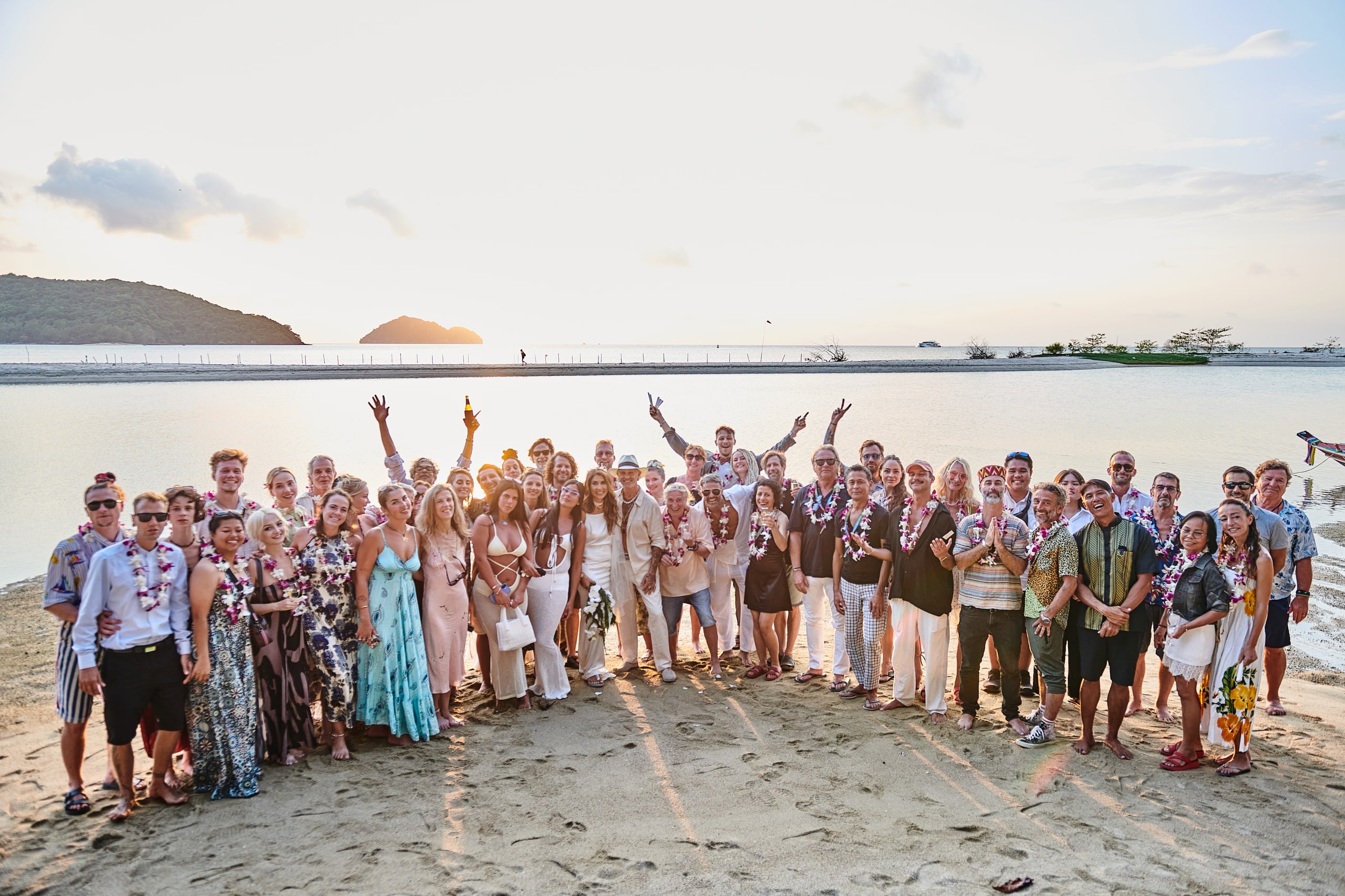 wedding guests group picture