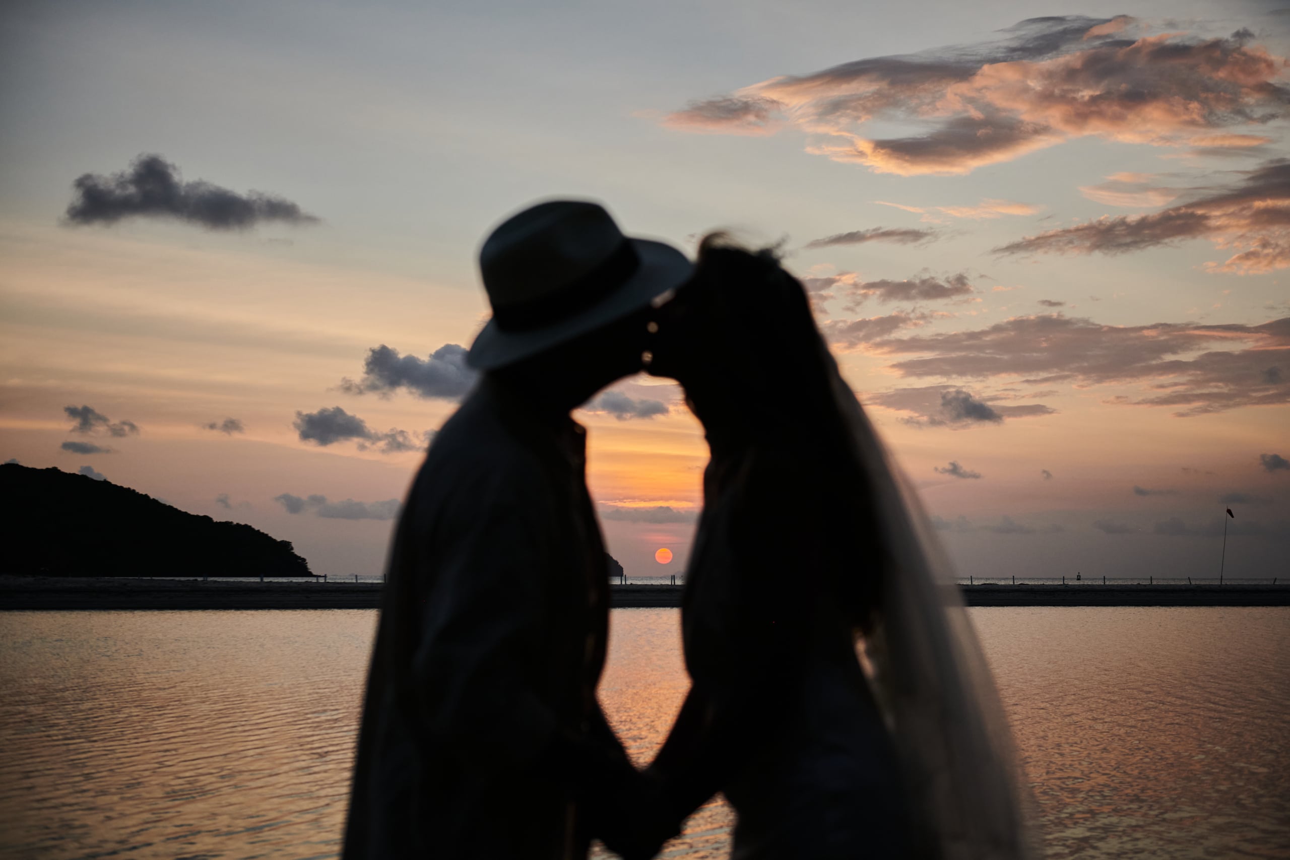 wedding couple sunset shooting