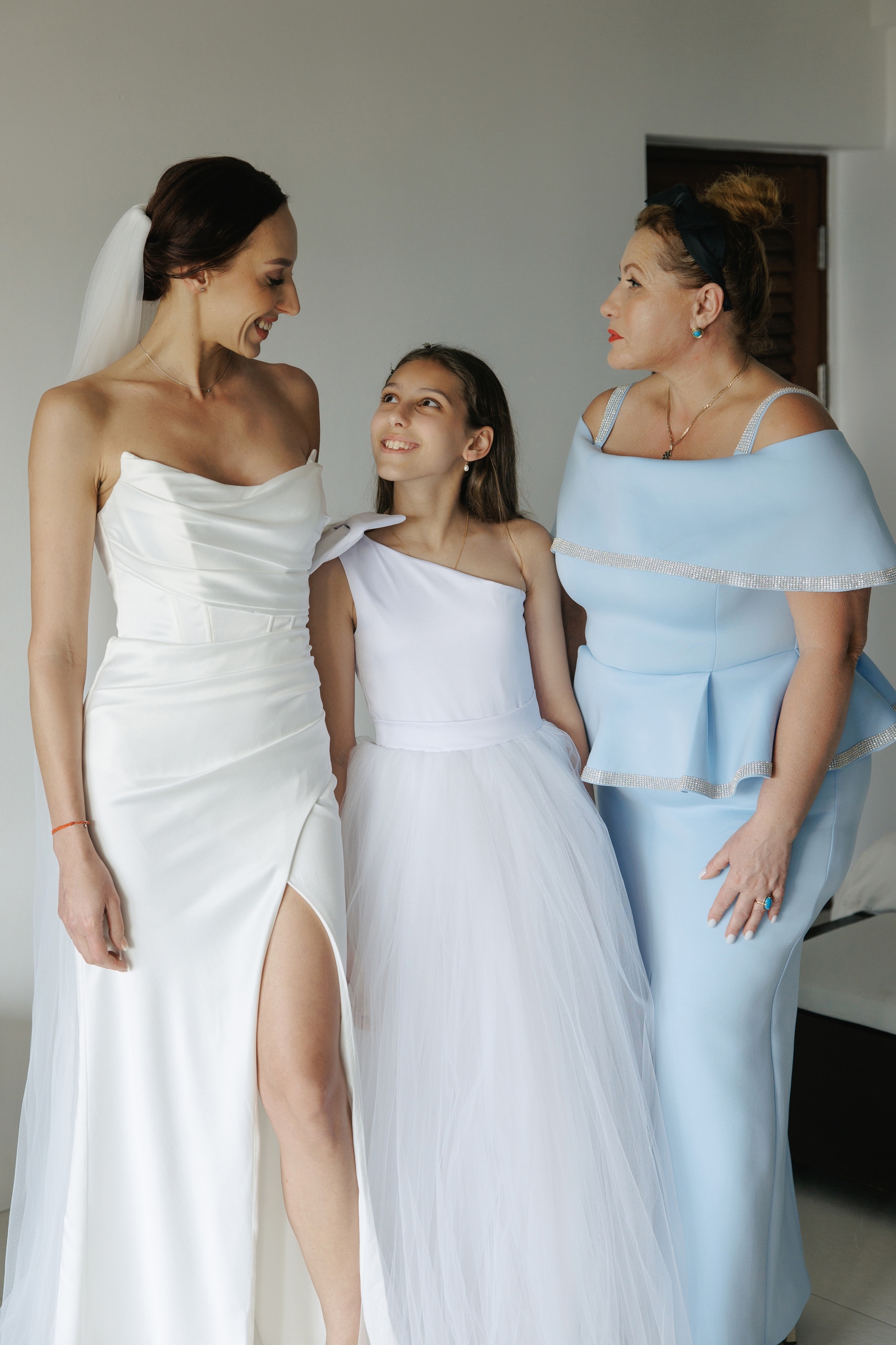 wedding bride getting ready