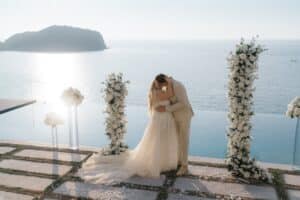 wedding couple picture seaview