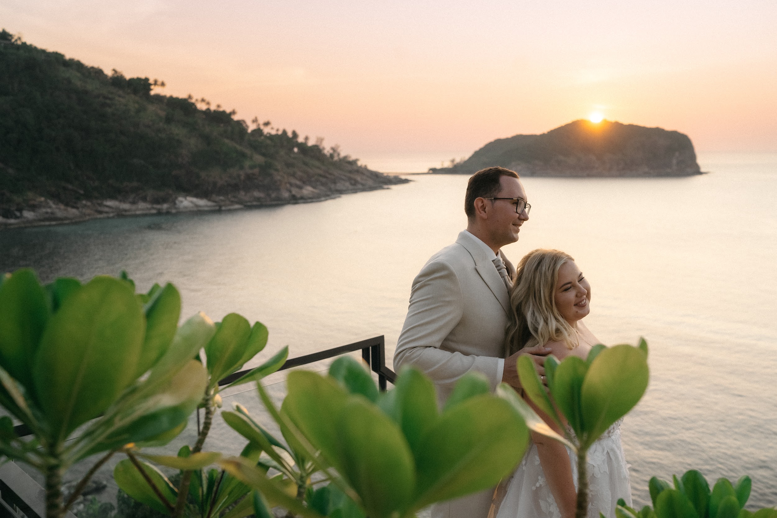 wedding couple sunset shooting