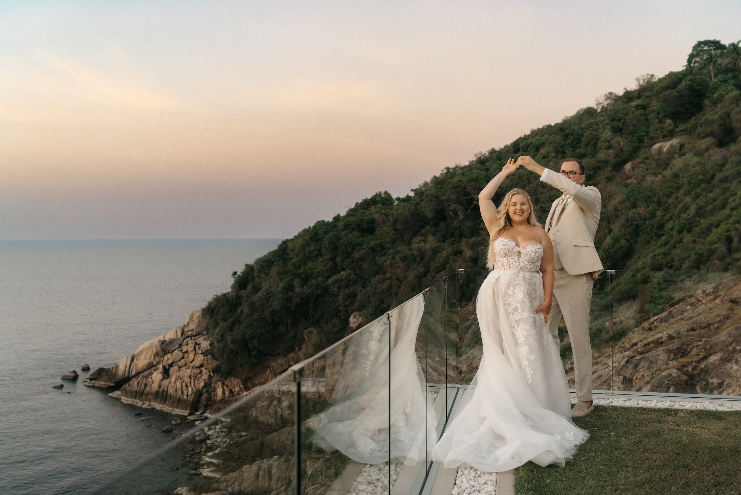 wedding couple sunset shooting